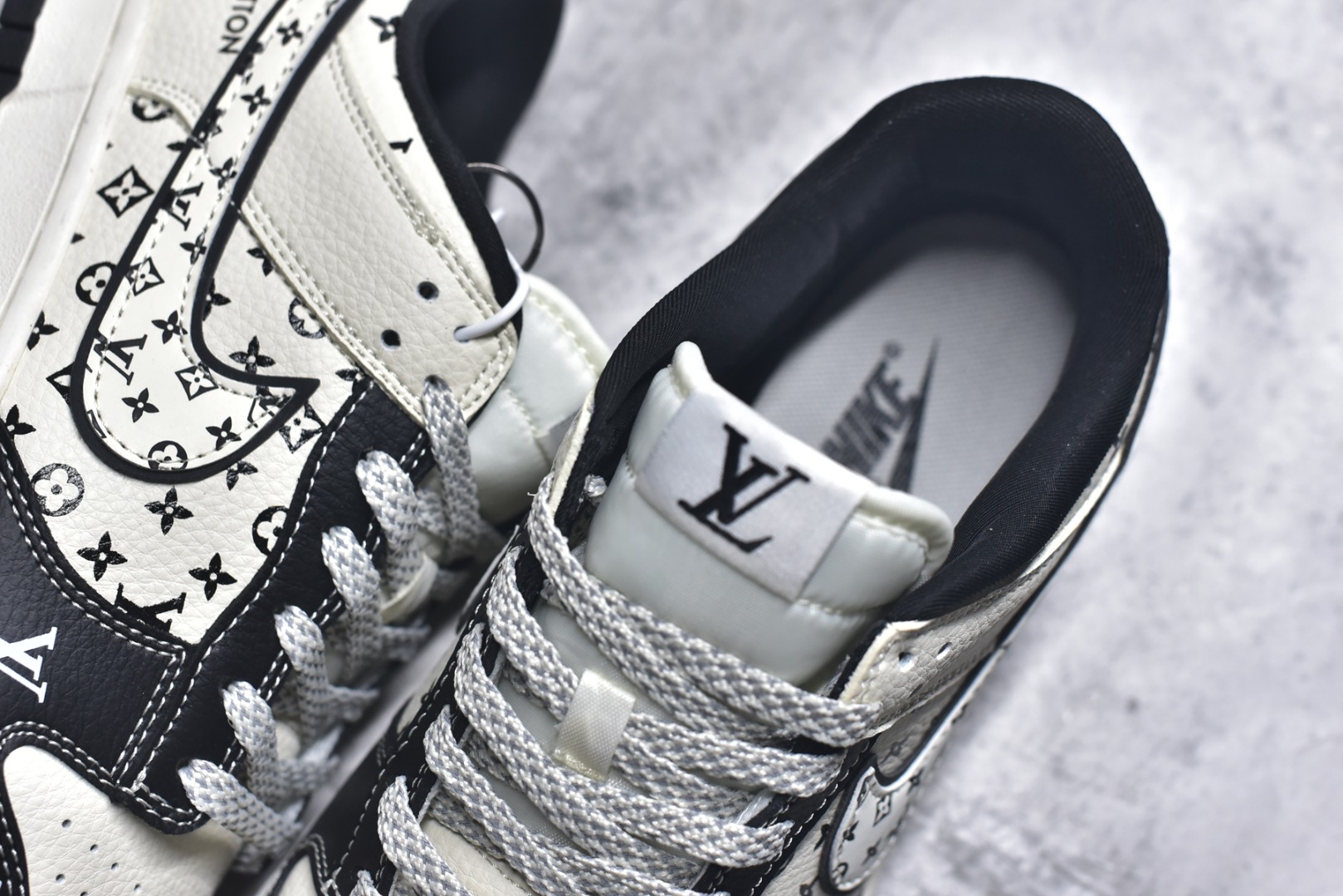 图片[9]-#海外爆款限量发售！Nike SB Dunk Low“ LV联名—米黑印花” 周年高端定制 低帮休闲板鞋 定制鞋盒 大厂纯原品质出货 超高清洁度 皮料切割干净无任何毛边 细节完美 货号：MN1688-101 尺码：36 36.5 37.5 38 38.5 39 40 40.5 41 42 42.5 43 44 44.5 45-选品中心