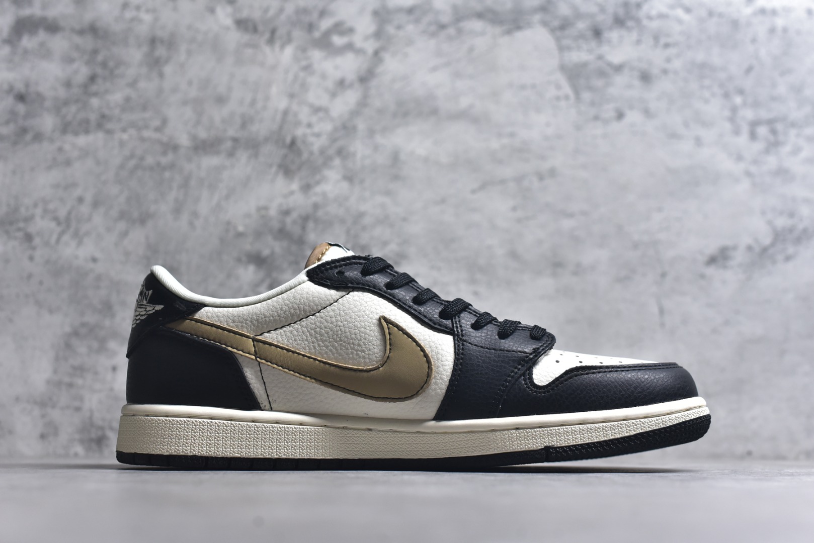 图片[3]-#海外爆款限量发售！ Travis Scott x Jordan 1 Low “迪奥联名——米黑卡其棕” 高端定制 乔丹倒勾低帮休闲板鞋 大厂纯原品质出货 纯正版型 定制鞋盒 皮料切割干净无任何毛边 细节完美 超高清洁度 货号：DD7866-100 尺码：36 36.5 37.5 38 38.5 39 40 40.5 41 42 42.5 43 44 44.5 45-选品中心