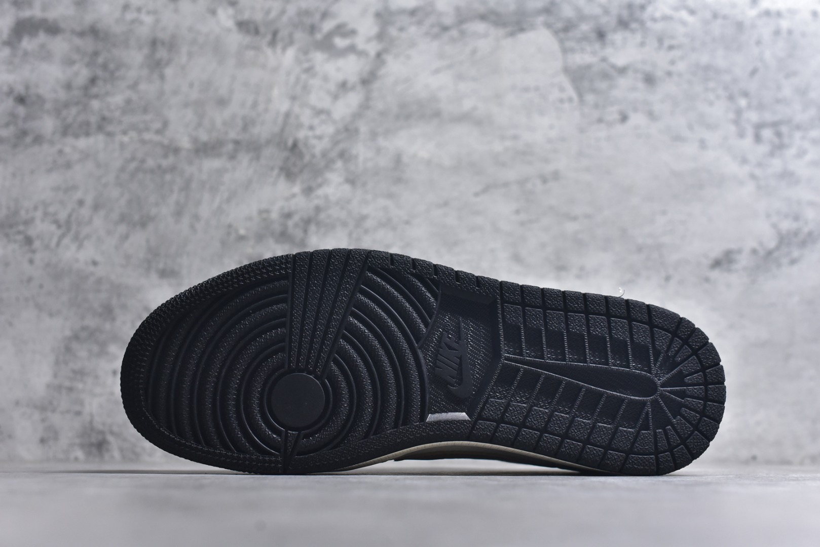 图片[6]-#海外爆款限量发售！ Travis Scott x Jordan 1 Low “迪奥联名——米黑卡其棕” 高端定制 乔丹倒勾低帮休闲板鞋 大厂纯原品质出货 纯正版型 定制鞋盒 皮料切割干净无任何毛边 细节完美 超高清洁度 货号：DD7866-100 尺码：36 36.5 37.5 38 38.5 39 40 40.5 41 42 42.5 43 44 44.5 45-选品中心