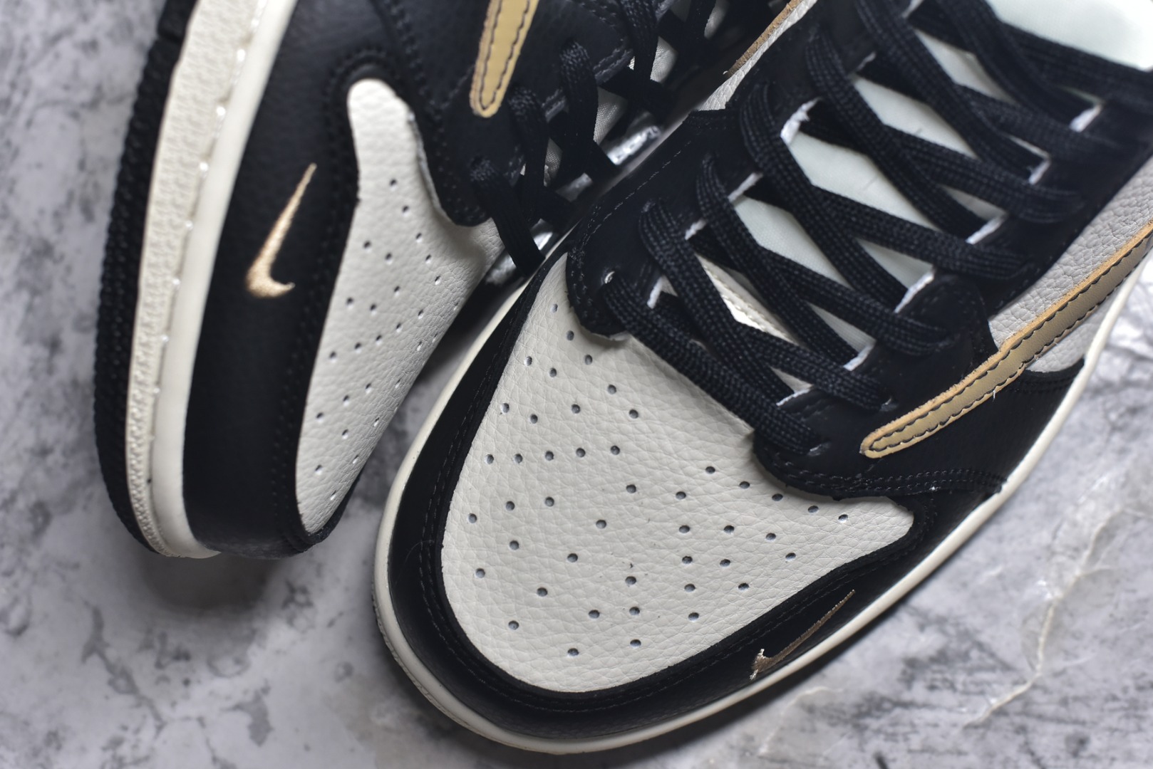 图片[8]-#海外爆款限量发售！ Travis Scott x Jordan 1 Low “迪奥联名——米黑卡其棕” 高端定制 乔丹倒勾低帮休闲板鞋 大厂纯原品质出货 纯正版型 定制鞋盒 皮料切割干净无任何毛边 细节完美 超高清洁度 货号：DD7866-100 尺码：36 36.5 37.5 38 38.5 39 40 40.5 41 42 42.5 43 44 44.5 45-选品中心