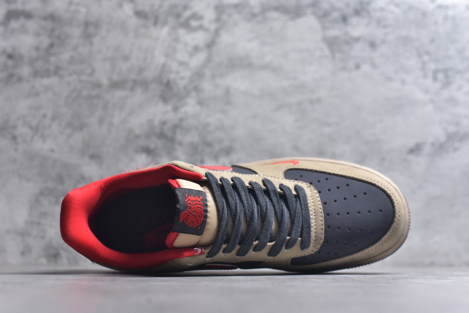 图片[4]-#马年限定限量发售🔥马上发财❗️马上有钱❗️ 高端定制 Nike Air Force 1 \’07 Low “马年限定联名—— 摩卡棕红” 高端定制 低帮休闲板鞋 定制鞋盒 大厂纯原品质出货 超高清洁度 皮料切割干净无任何毛边 细节完美 货号：KD1688-002 尺码：36 36.5 37.5 38 38.5 39 40 40.5 41 42 42.5 43 44 44.5 45-选品中心