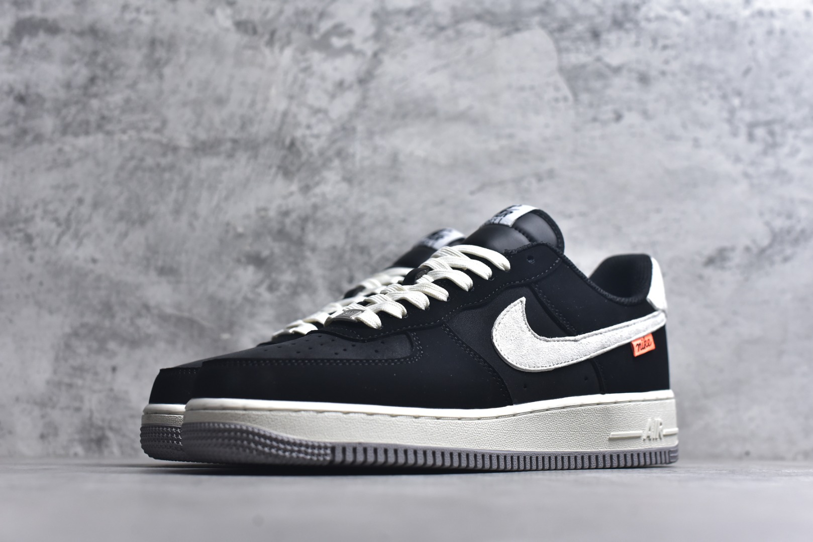 图片[2]-#海外限量发售！公司级NIke Air Force 1 \’07 Low 墨黑灰白 空军一号低帮 运动鞋 休闲鞋 折边针车 工艺难度大 原楦头原纸板 高端定制鞋盒 原厂鞋底 超高清洁度 细节完美 货号：FQ3544-001 尺码：36 36.5 37.5 38 38.5 39 40 40.5 41 42 42.5 43 44 44.5 45-选品中心