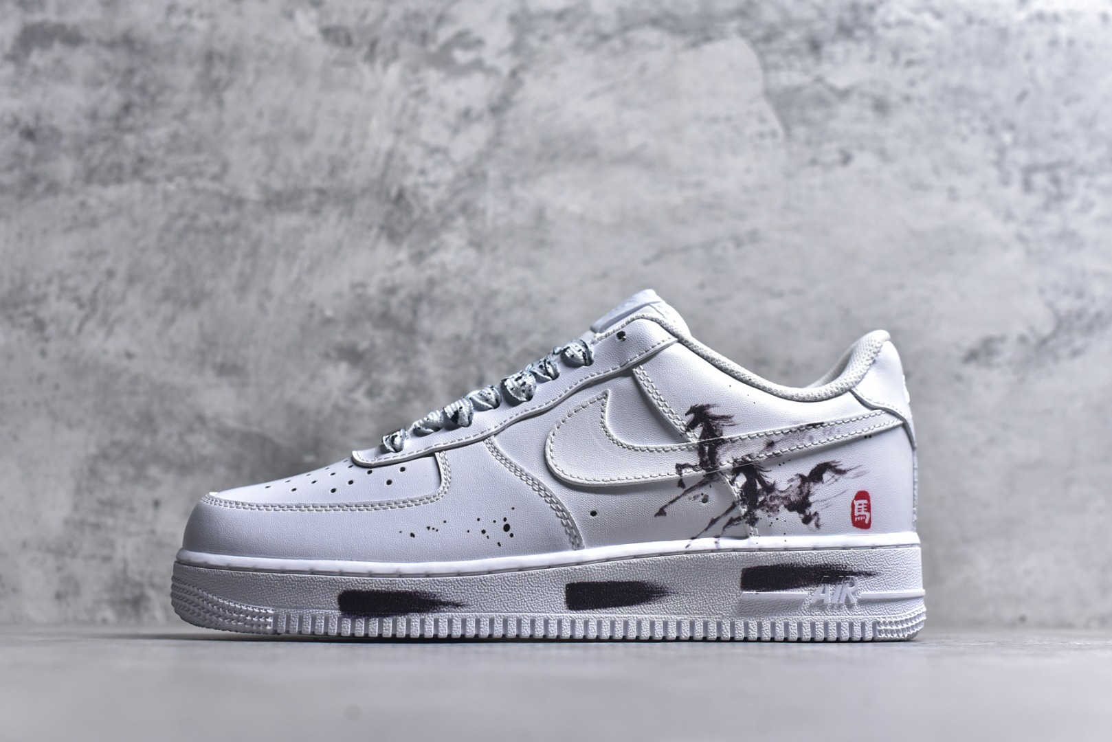 #Kaws x Nk Air Force 1\'07 Low 小熊联名配色 空军一号低帮休闲板鞋 CW2288-111 #定制皮料 原厂3D打印 定制鞋盒 原楦原纸板 纯正空军版型 内置全掌气垫 尺码：36 36.5 37.5 38 38.5 39 40 40.5 41 42 42.5 43 44 44.5 45 9.D4-选品中心
