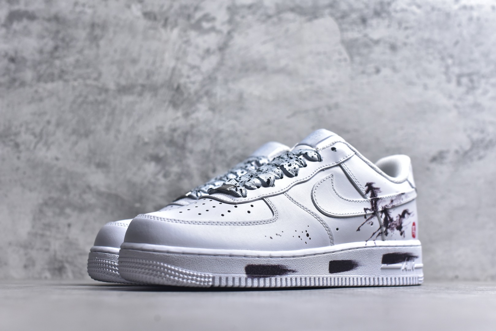 图片[2]-#Kaws x Nk Air Force 1\’07 Low 小熊联名配色 空军一号低帮休闲板鞋 CW2288-111 #定制皮料 原厂3D打印 定制鞋盒 原楦原纸板 纯正空军版型 内置全掌气垫 尺码：36 36.5 37.5 38 38.5 39 40 40.5 41 42 42.5 43 44 44.5 45 9.D4-选品中心