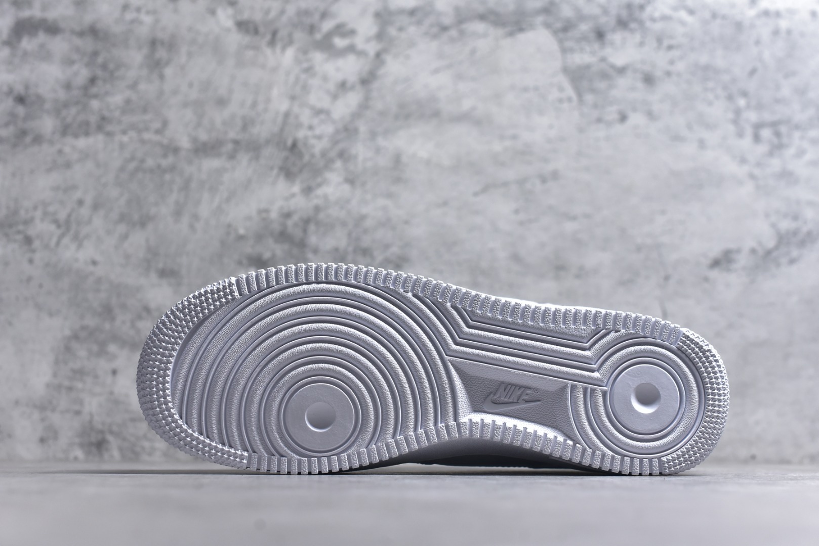 图片[6]-#Kaws x Nk Air Force 1\’07 Low 小熊联名配色 空军一号低帮休闲板鞋 CW2288-111 #定制皮料 原厂3D打印 定制鞋盒 原楦原纸板 纯正空军版型 内置全掌气垫 尺码：36 36.5 37.5 38 38.5 39 40 40.5 41 42 42.5 43 44 44.5 45 9.D4-选品中心