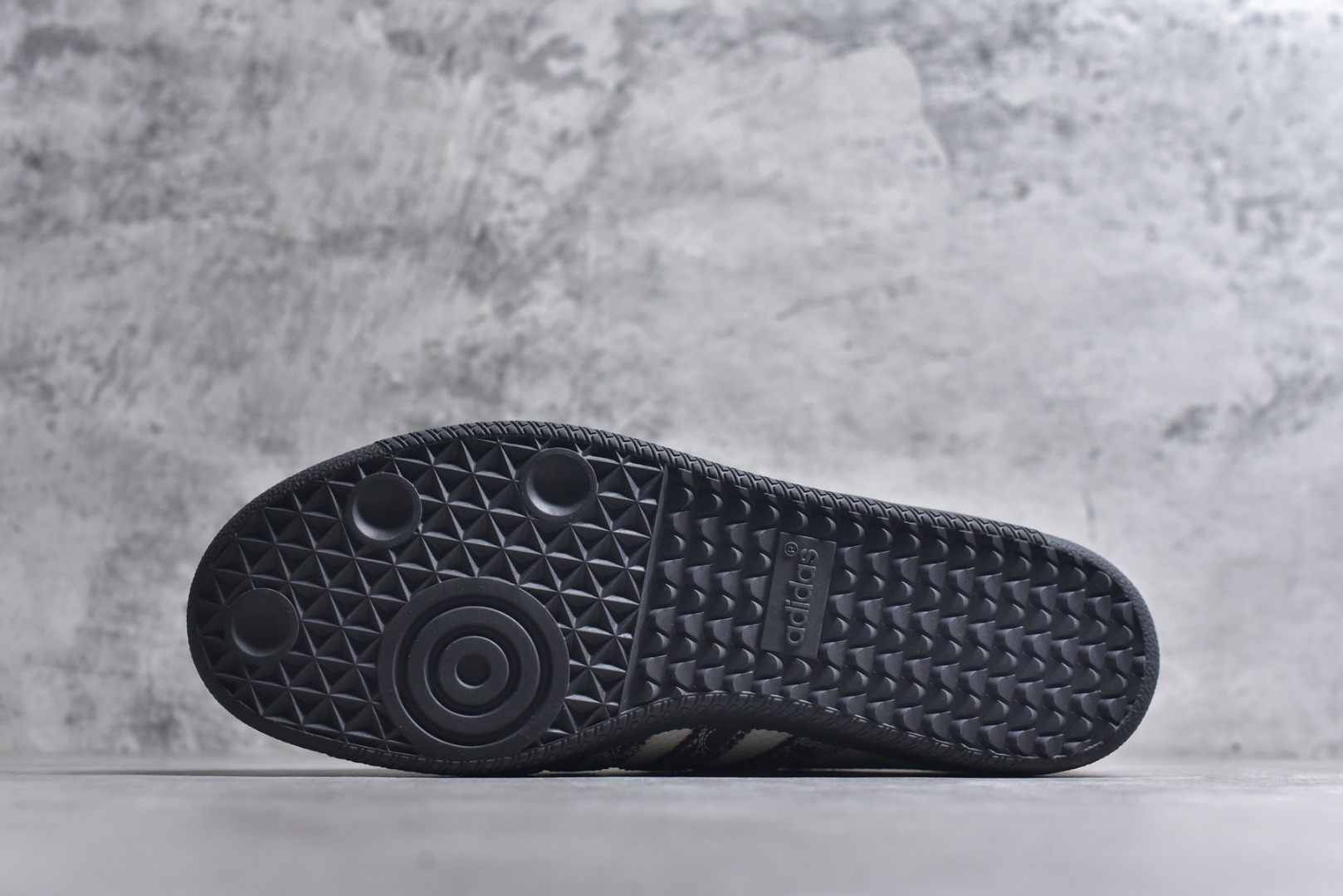 图片[6]-#独家实拍✨ Adidas SAMBA OG 德训鞋 LV联名款 高端定制桑巴系列 大厂纯原品质出货 超高清洁度 细节完美 舒适百搭 低帮休闲板鞋 男女同款 货号：XR0001 尺码：36-45（半）-选品中心