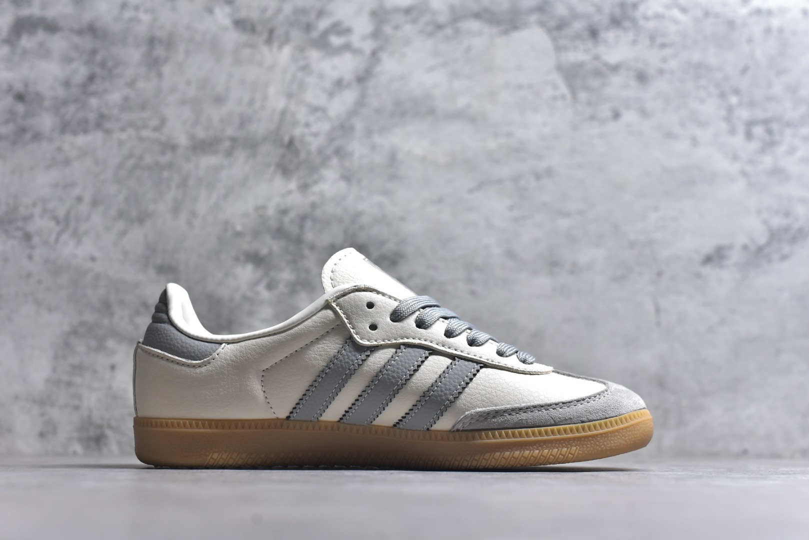 图片[3]-#独家实拍✨Adidas SAMBA OG 德训鞋 高端定制桑巴系列 大厂纯原品质出货 超高清洁度 细节完美 舒适百搭 低帮休闲板鞋 男女同款 货号：XR0013 尺码：36 36.5 37 38 38.5 39 40 40.5 41 42 42.5 43 44 44.5 45-选品中心