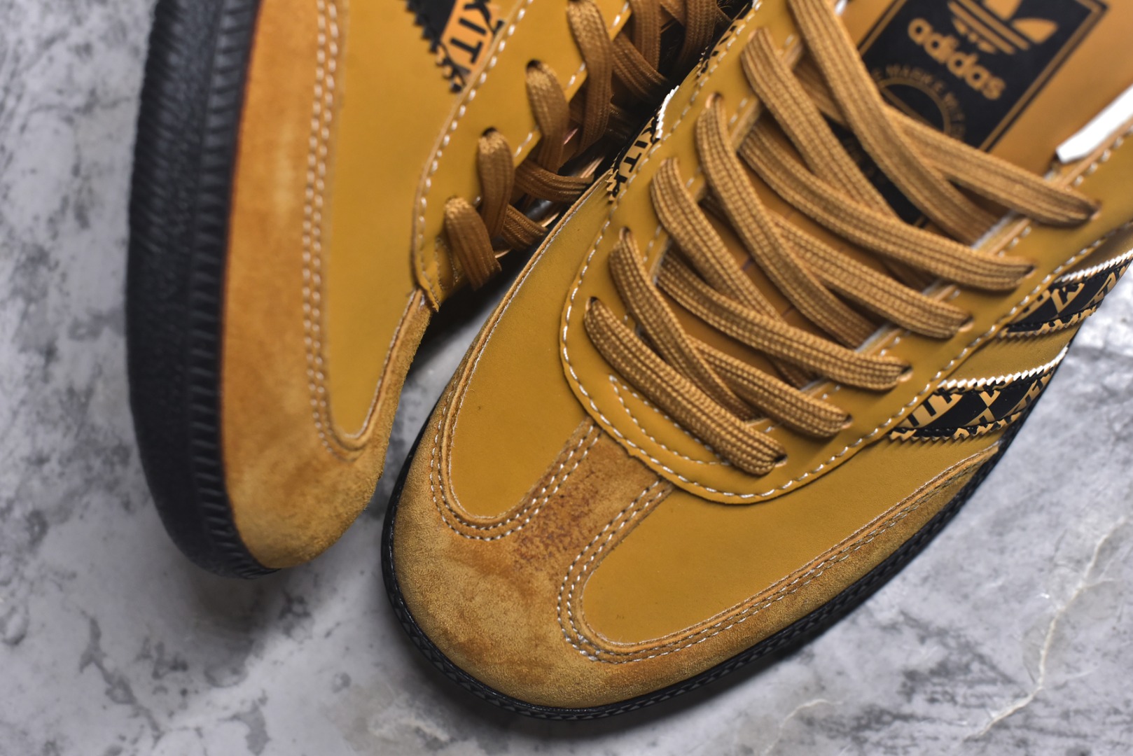 图片[8]-#独家实拍✨定制版Fendi x Ad Samba Og 定制配色 芬迪联名 阿迪桑巴系列徳训风低帮百搭休闲板鞋 XR0011 定制鞋盒 大厂流水作业生产 超高清洁度 皮料切割干净无任何毛边 细节完美 尺码：36 36.5 37.5 38 38.5 39 40 40.5 41 42 42.5 43 44 44.5 45-选品中心