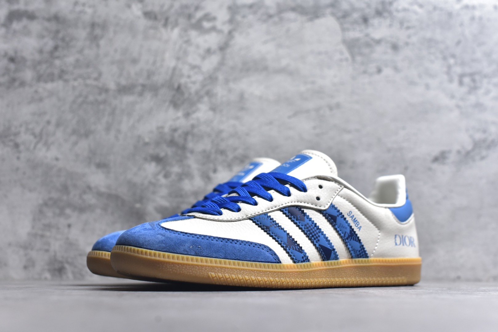 图片[2]-#独家实拍✨Adidas Originals Samba ‘DIY’桑巴舞系列 阿迪达斯 三叶草绅士德训足球风百搭低帮休闲运动板鞋原装头层材料 用料绝不含糊 独家版型蒸餾加工帶來的是更好的视觉和脚感体验 清洁度 电绣工艺 皮料切割干净无任何毛边 细节完美 货号：XR0004 尺码：36-45（半）-选品中心