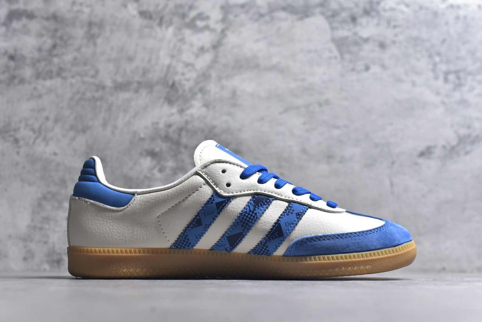 图片[3]-#独家实拍✨Adidas Originals Samba ‘DIY’桑巴舞系列 阿迪达斯 三叶草绅士德训足球风百搭低帮休闲运动板鞋原装头层材料 用料绝不含糊 独家版型蒸餾加工帶來的是更好的视觉和脚感体验 清洁度 电绣工艺 皮料切割干净无任何毛边 细节完美 货号：XR0004 尺码：36-45（半）-选品中心