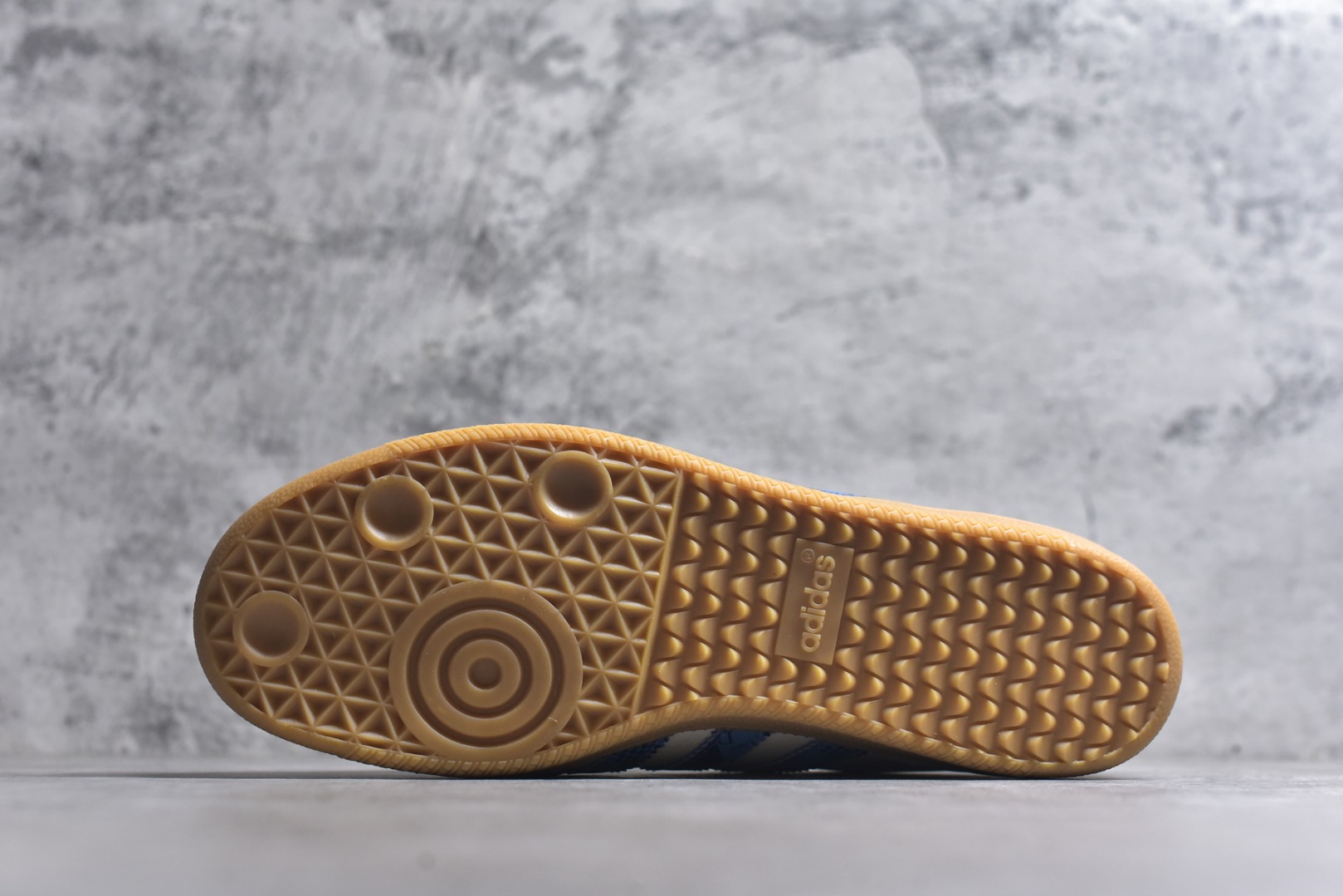 图片[6]-#独家实拍✨Adidas Originals Samba ‘DIY’桑巴舞系列 阿迪达斯 三叶草绅士德训足球风百搭低帮休闲运动板鞋原装头层材料 用料绝不含糊 独家版型蒸餾加工帶來的是更好的视觉和脚感体验 清洁度 电绣工艺 皮料切割干净无任何毛边 细节完美 货号：XR0004 尺码：36-45（半）-选品中心