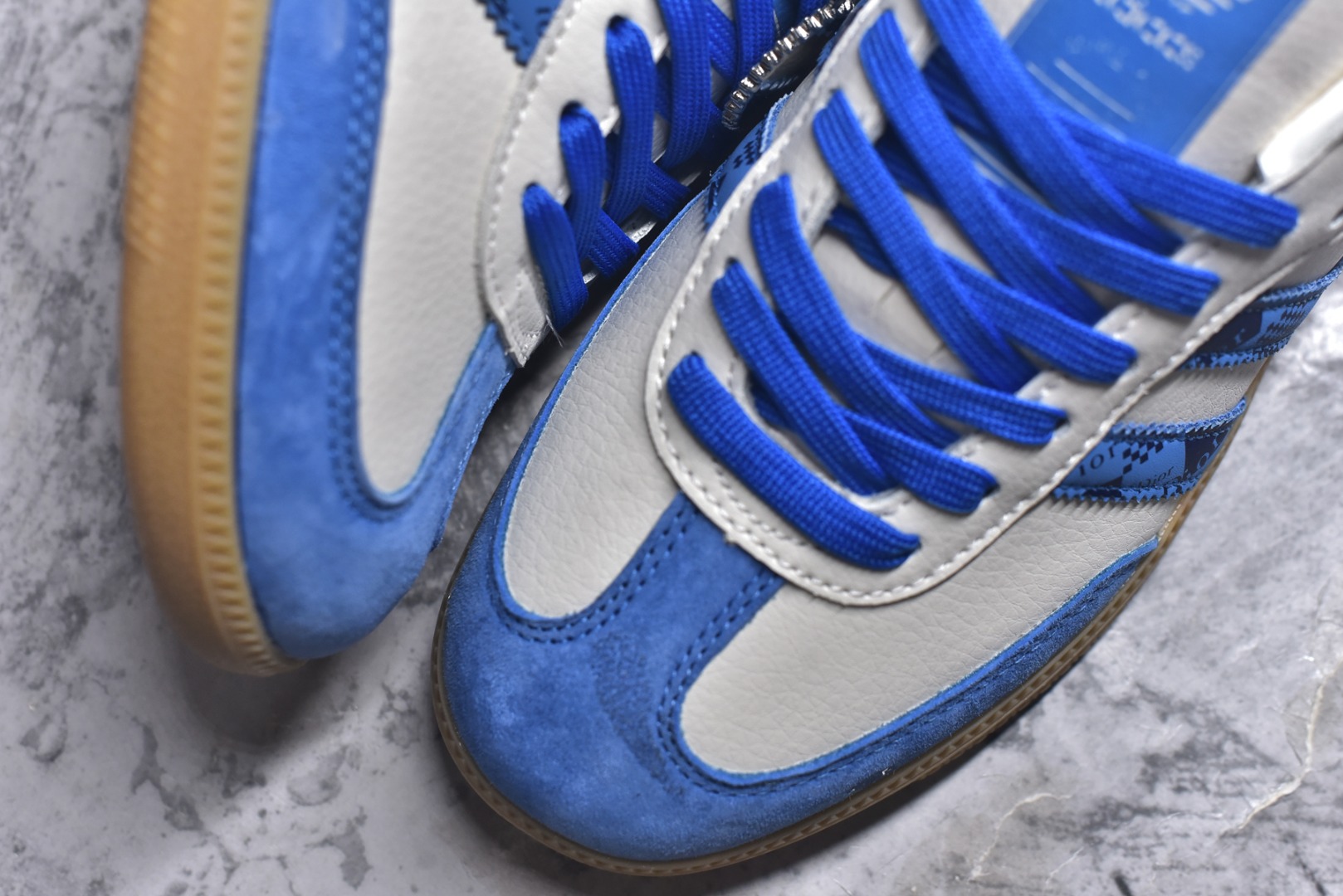 图片[8]-#独家实拍✨Adidas Originals Samba ‘DIY’桑巴舞系列 阿迪达斯 三叶草绅士德训足球风百搭低帮休闲运动板鞋原装头层材料 用料绝不含糊 独家版型蒸餾加工帶來的是更好的视觉和脚感体验 清洁度 电绣工艺 皮料切割干净无任何毛边 细节完美 货号：XR0004 尺码：36-45（半）-选品中心