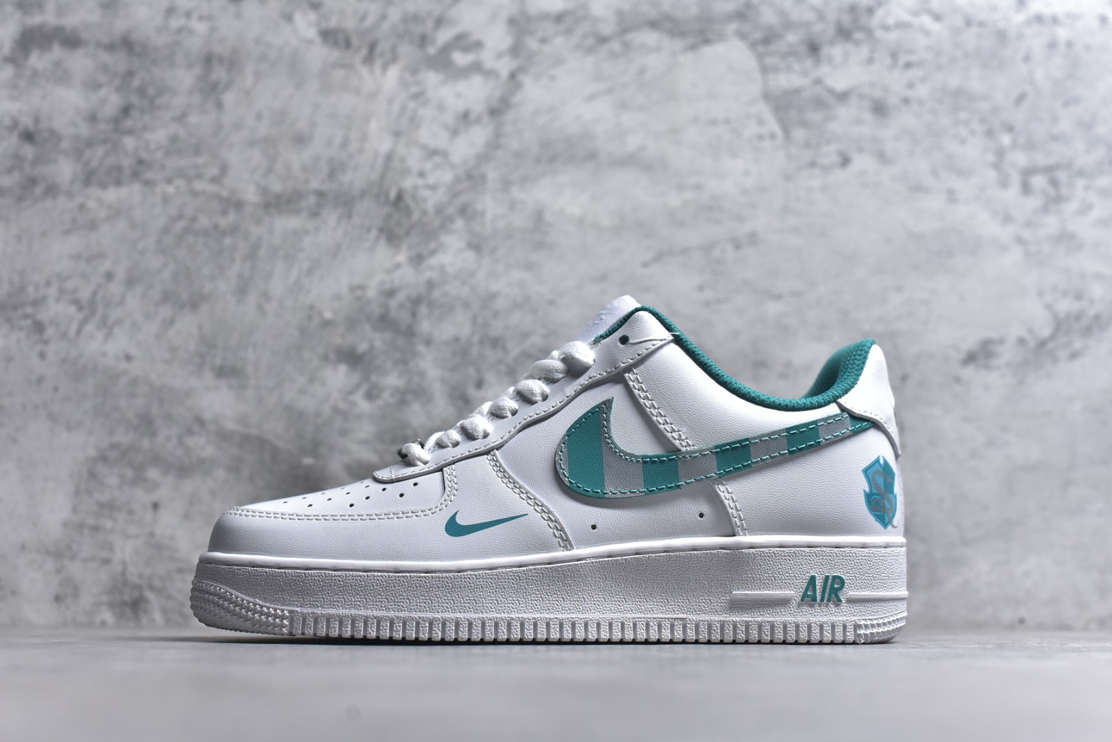 #海外限量发售！公司级NIke Air Force 1 \'07 Low “十二生肖”空军一号 低帮 运动鞋 休闲鞋 折边针车 工艺难度大 原楦头原纸板 原装鞋盒 定制五金配件 内置全掌气垫 原厂鞋底 货号：CW2288-111 尺码：36 36.5 37.5 38 38.5 39 40 40.5 41 42 42.5 43 44 44.5 45-选品中心