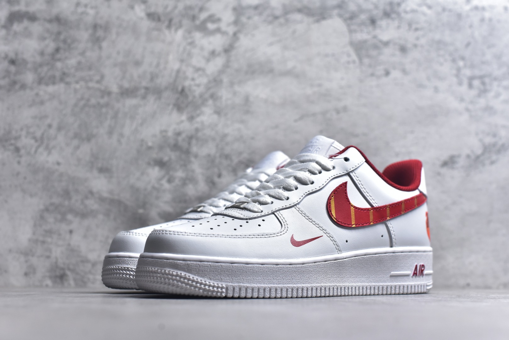 图片[2]-#海外限量发售！公司级NIke Air Force 1 \’07 Low “十二生肖”空军一号 低帮 运动鞋 休闲鞋 折边针车 工艺难度大 原楦头原纸板 原装鞋盒 定制五金配件 内置全掌气垫 原厂鞋底 货号：CW2288-111 尺码：36 36.5 37.5 38 38.5 39 40 40.5 41 42 42.5 43 44 44.5 45-选品中心