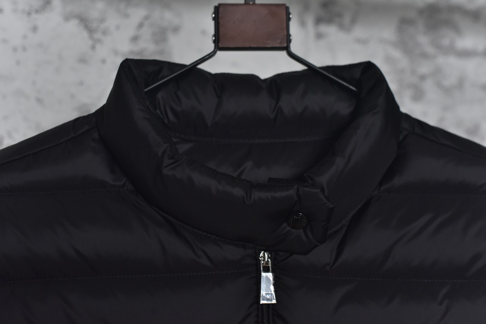 图片[6]-#Moncler盟可睐 Lans系列 Short Down Jacket SS26纯色拉链立领长袖羽绒服 女款现货供应 全年售后❗️ 温馨提示❗️（只做高端产品） DF巅峰 踏上巅峰❗️ 货号：L10931A1010053048529 颜色：黑色 浅粉色 白色 尺码：1-2-3-4-5-选品中心