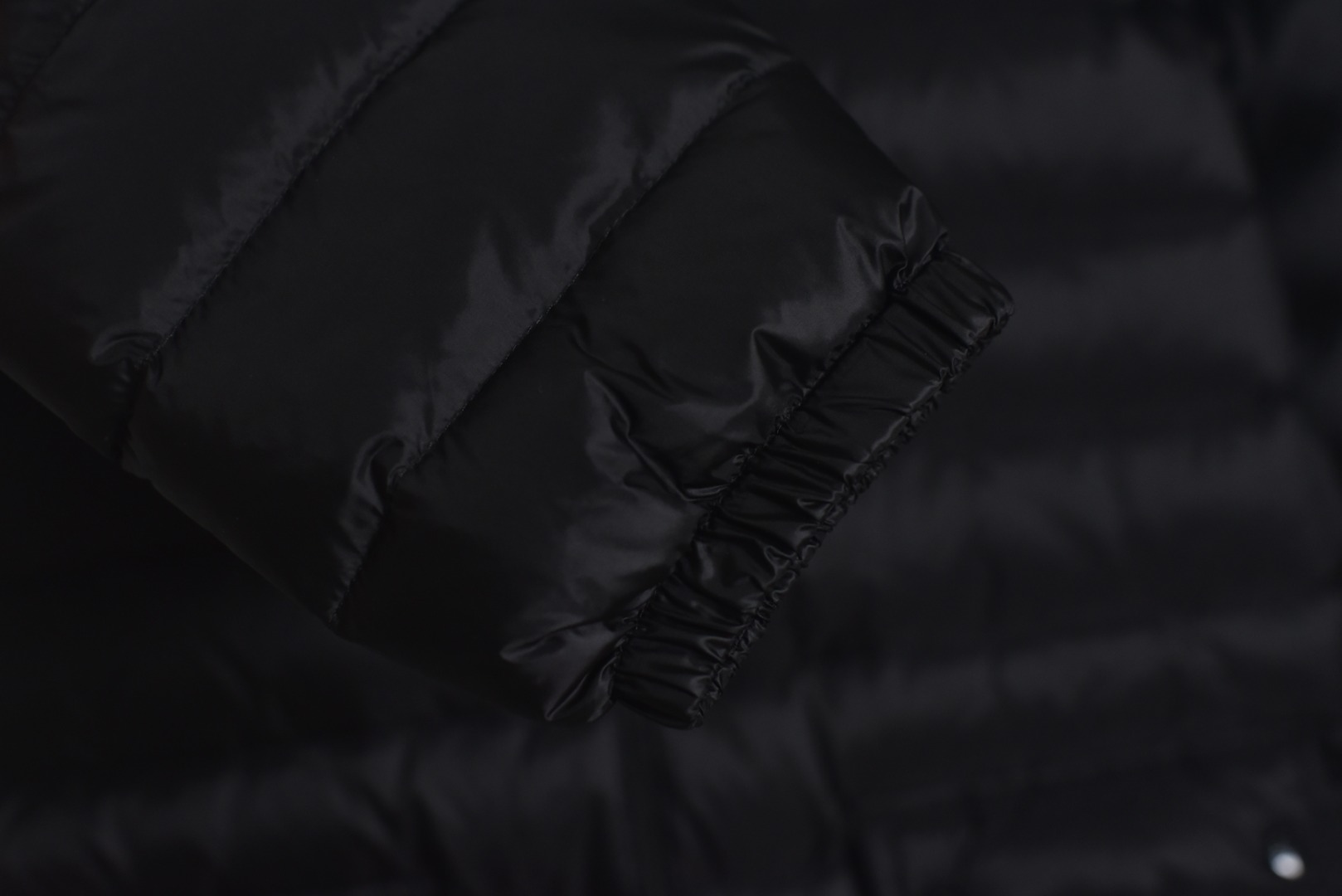 图片[7]-#Moncler盟可睐 Lans系列 Short Down Jacket SS26纯色拉链立领长袖羽绒服 女款现货供应 全年售后❗️ 温馨提示❗️（只做高端产品） DF巅峰 踏上巅峰❗️ 货号：L10931A1010053048529 颜色：黑色 浅粉色 白色 尺码：1-2-3-4-5-选品中心