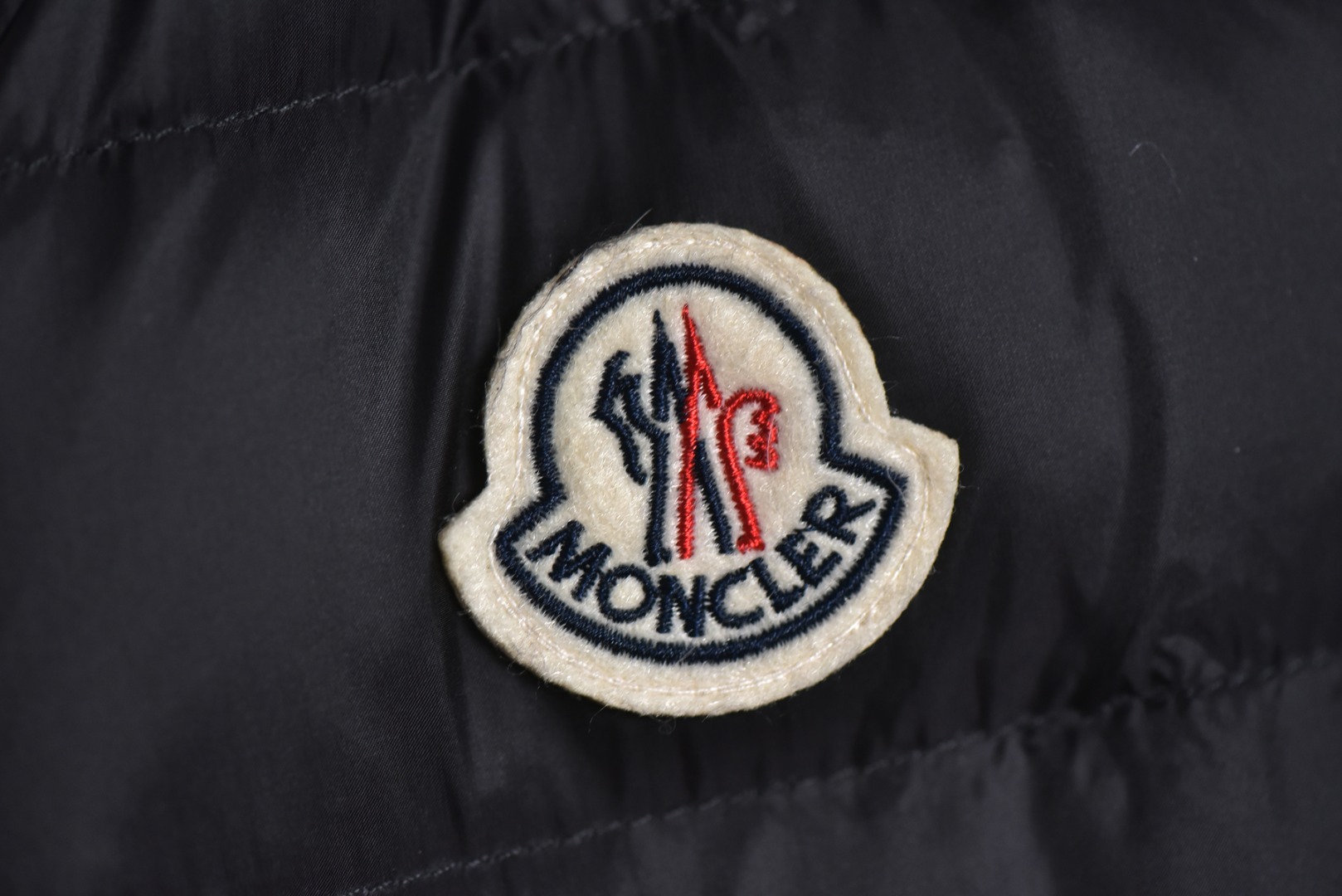 图片[3]-#Moncler盟可睐 Lans系列 Short Down Jacket SS26纯色拉链立领长袖羽绒服 女款现货供应 全年售后❗️ 温馨提示❗️（只做高端产品） DF巅峰 踏上巅峰❗️ 货号：L10931A1010053048529 颜色：黑色 浅粉色 白色 尺码：1-2-3-4-5-选品中心