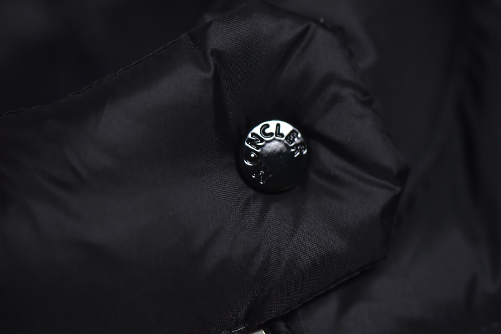 图片[4]-#Moncler盟可睐 Lans系列 Short Down Jacket SS26纯色拉链立领长袖羽绒服 女款现货供应 全年售后❗️ 温馨提示❗️（只做高端产品） DF巅峰 踏上巅峰❗️ 货号：L10931A1010053048529 颜色：黑色 浅粉色 白色 尺码：1-2-3-4-5-选品中心