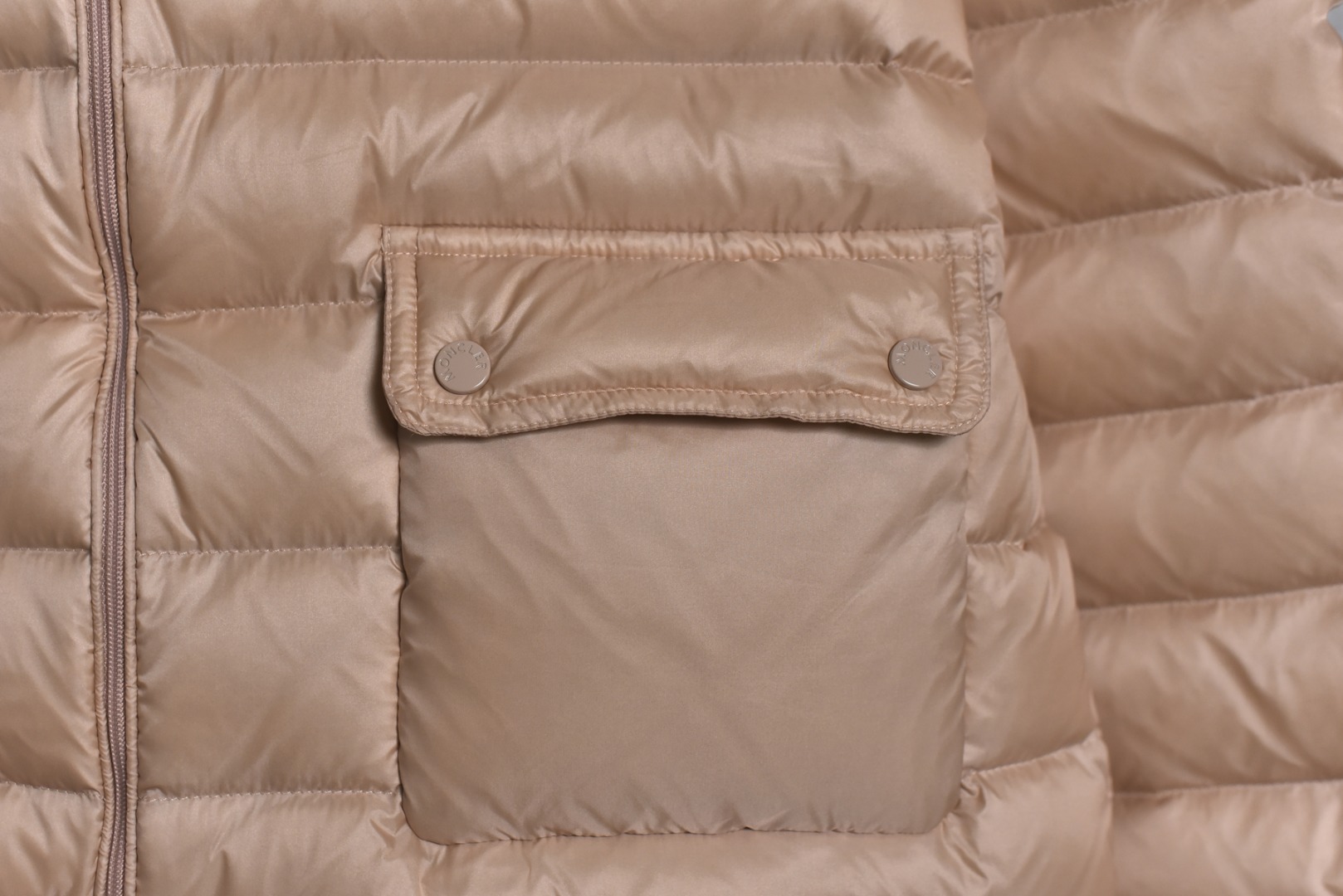 图片[5]-#Moncler盟可睐 Lans系列 Short Down Jacket SS26纯色拉链立领长袖羽绒服 女款现货供应 全年售后❗️ 温馨提示❗️（只做高端产品） DF巅峰 踏上巅峰❗️ 货号：L10931A1010053048529 颜色：黑色 浅粉色 白色 尺码：1-2-3-4-5-选品中心