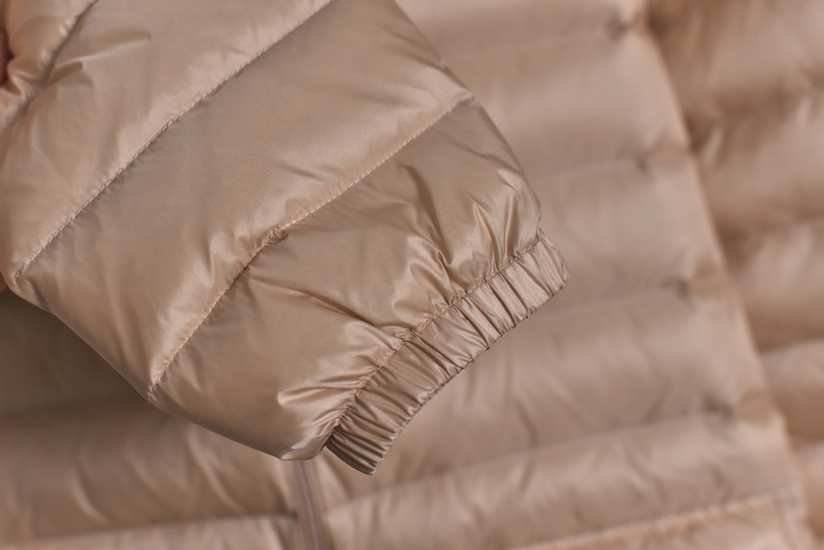 图片[6]-#Moncler盟可睐 Lans系列 Short Down Jacket SS26纯色拉链立领长袖羽绒服 女款现货供应 全年售后❗️ 温馨提示❗️（只做高端产品） DF巅峰 踏上巅峰❗️ 货号：L10931A1010053048529 颜色：黑色 浅粉色 白色 尺码：1-2-3-4-5-选品中心