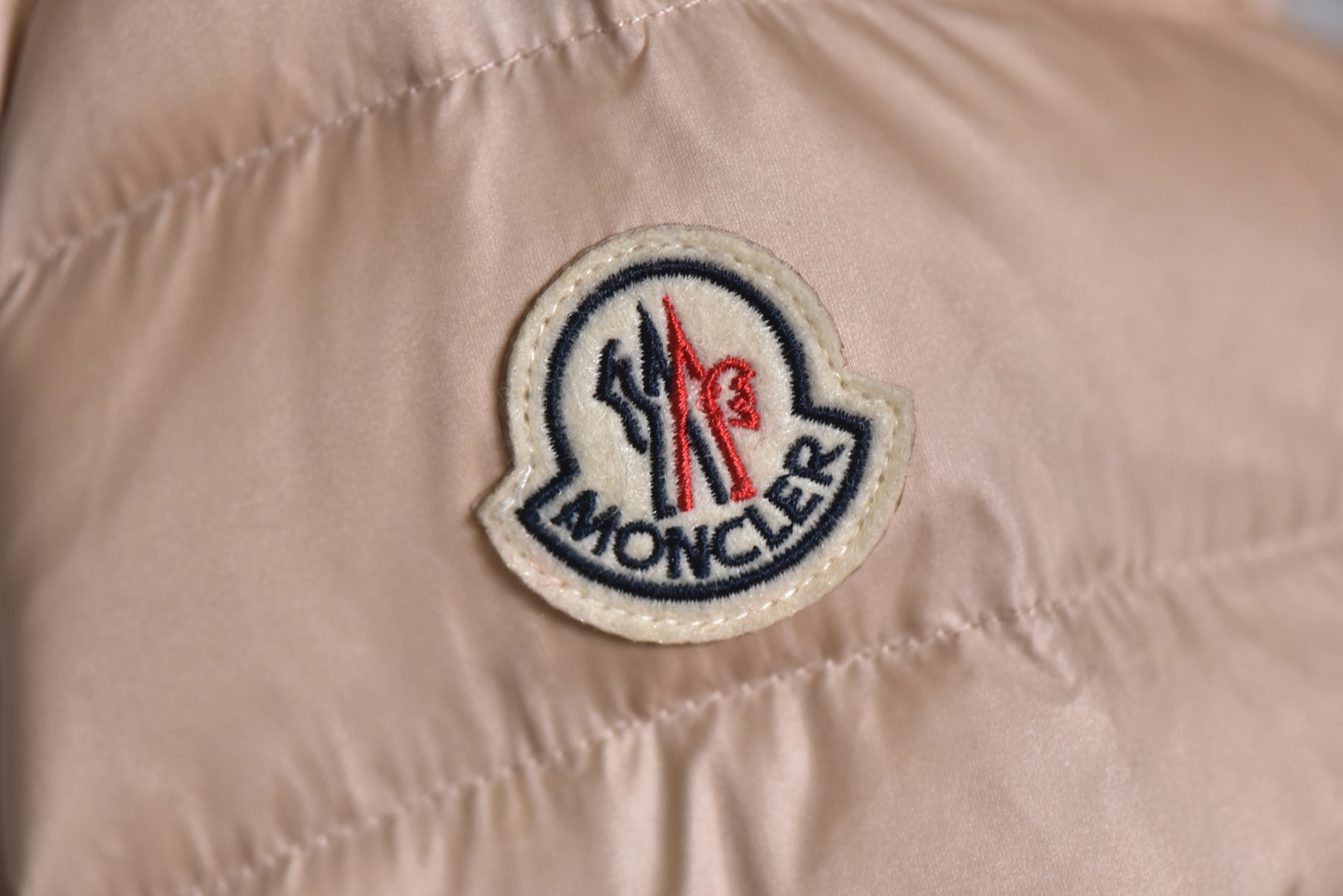 图片[3]-#Moncler盟可睐 Lans系列 Short Down Jacket SS26纯色拉链立领长袖羽绒服 女款现货供应 全年售后❗️ 温馨提示❗️（只做高端产品） DF巅峰 踏上巅峰❗️ 货号：L10931A1010053048529 颜色：黑色 浅粉色 白色 尺码：1-2-3-4-5-选品中心