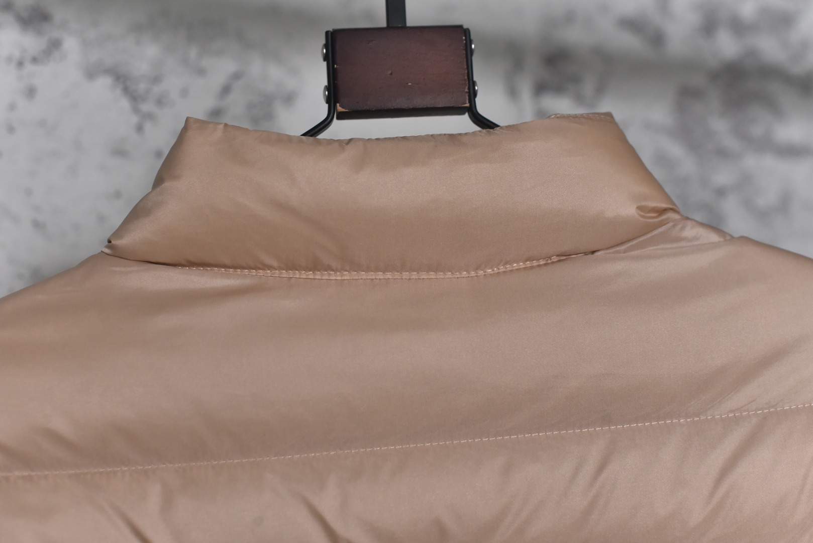 图片[8]-#Moncler盟可睐 Lans系列 Short Down Jacket SS26纯色拉链立领长袖羽绒服 女款现货供应 全年售后❗️ 温馨提示❗️（只做高端产品） DF巅峰 踏上巅峰❗️ 货号：L10931A1010053048529 颜色：黑色 浅粉色 白色 尺码：1-2-3-4-5-选品中心