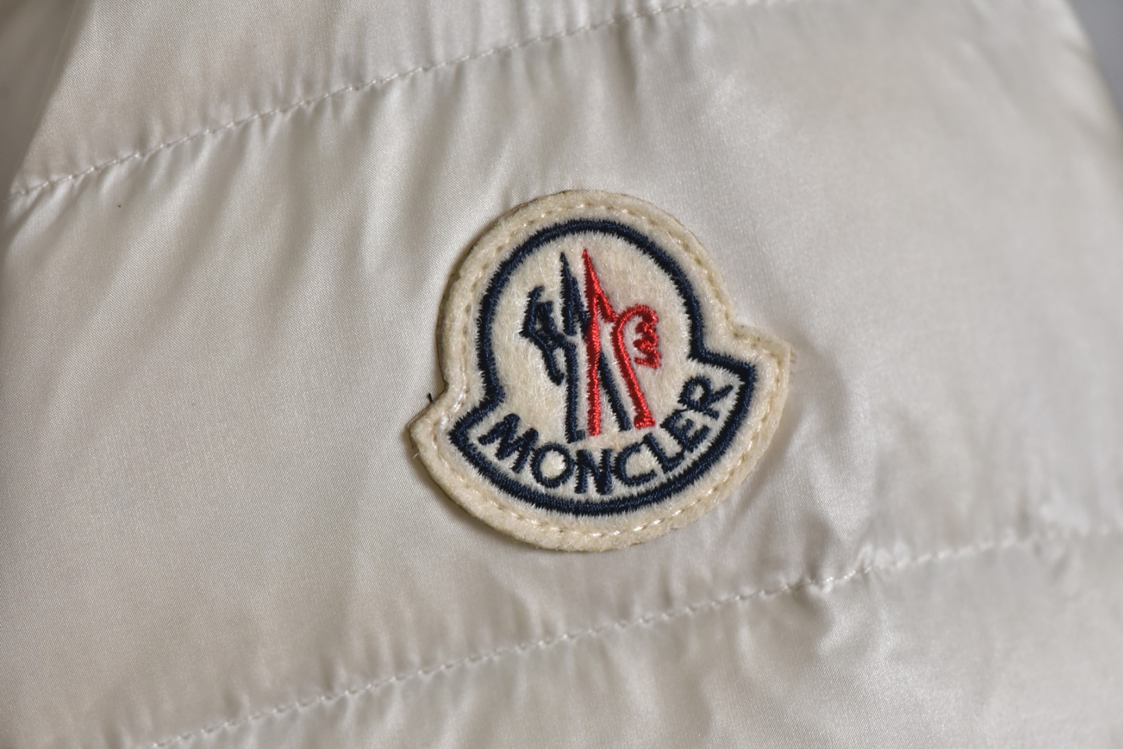 图片[3]-#Moncler盟可睐 Lans系列 Short Down Jacket SS26纯色拉链立领长袖羽绒服 女款现货供应 全年售后❗️ 温馨提示❗️（只做高端产品） DF巅峰 踏上巅峰❗️ 货号：L10931A1010053048529 颜色：黑色 浅粉色 白色 尺码：1-2-3-4-5-选品中心