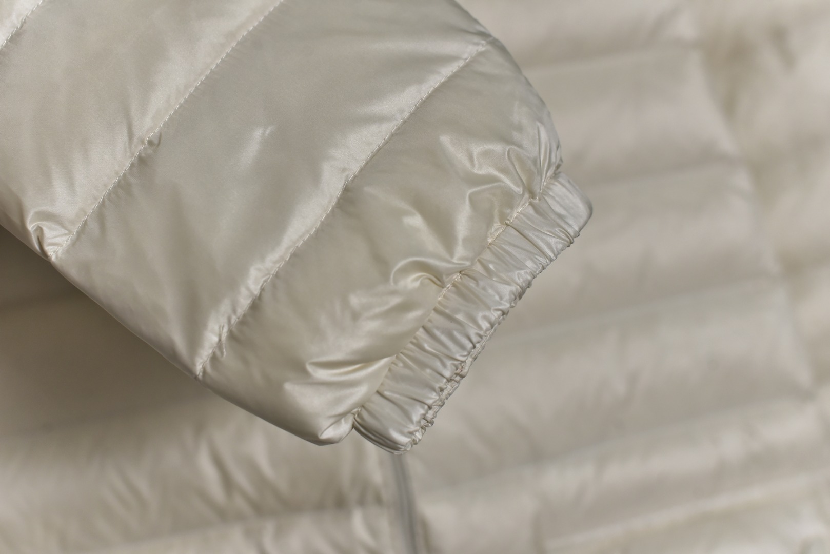 图片[7]-#Moncler盟可睐 Lans系列 Short Down Jacket SS26纯色拉链立领长袖羽绒服 女款现货供应 全年售后❗️ 温馨提示❗️（只做高端产品） DF巅峰 踏上巅峰❗️ 货号：L10931A1010053048529 颜色：黑色 浅粉色 白色 尺码：1-2-3-4-5-选品中心