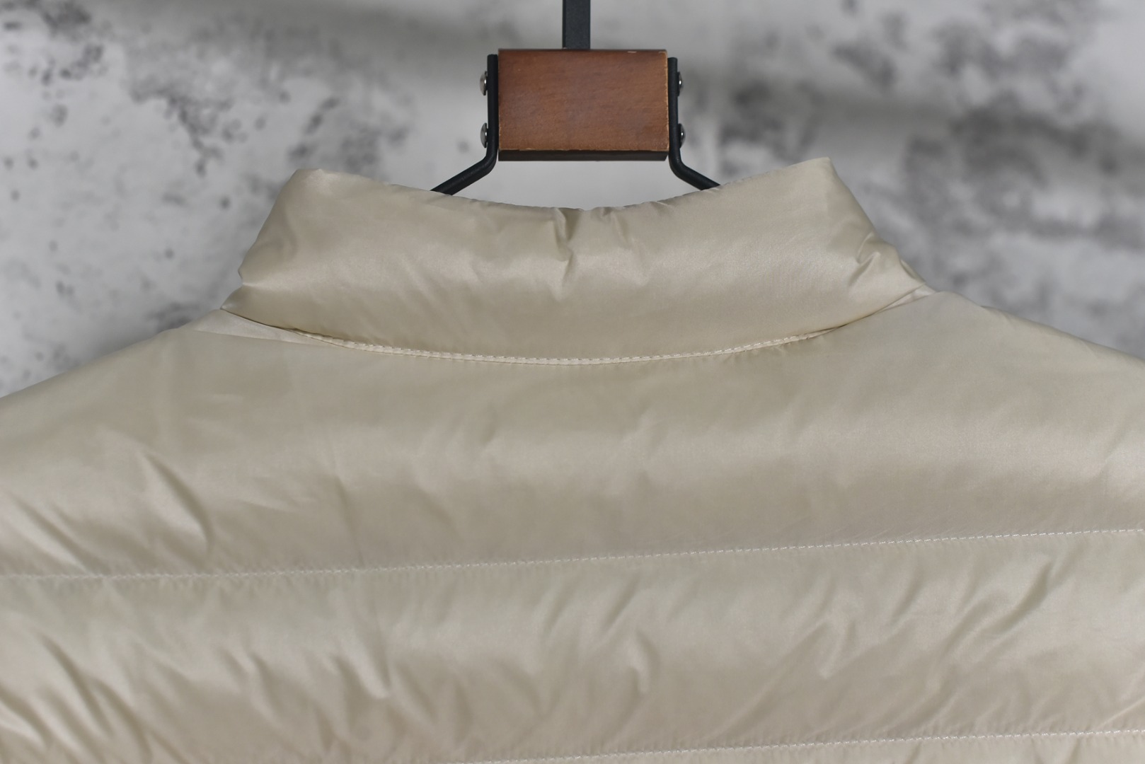 图片[8]-#Moncler盟可睐 Lans系列 Short Down Jacket SS26纯色拉链立领长袖羽绒服 女款现货供应 全年售后❗️ 温馨提示❗️（只做高端产品） DF巅峰 踏上巅峰❗️ 货号：L10931A1010053048529 颜色：黑色 浅粉色 白色 尺码：1-2-3-4-5-选品中心