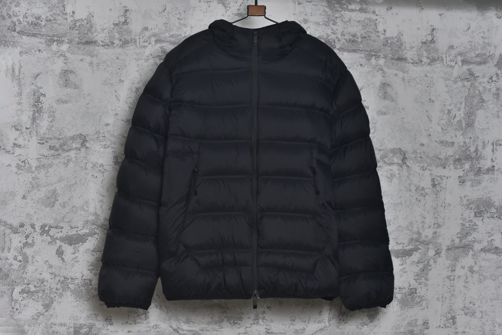 #MONCLER盟可睐Citala-FW24休闲简约舒适亲肤连帽反光羽绒服系列❗️ 现货供应 全年售后❗️ 温馨提示❗️（只做高端产品） DF巅峰 踏上巅峰❗️ 货号：K10911A005-650 颜色：黑色 尺码：1-2-3-4-5-6-选品中心