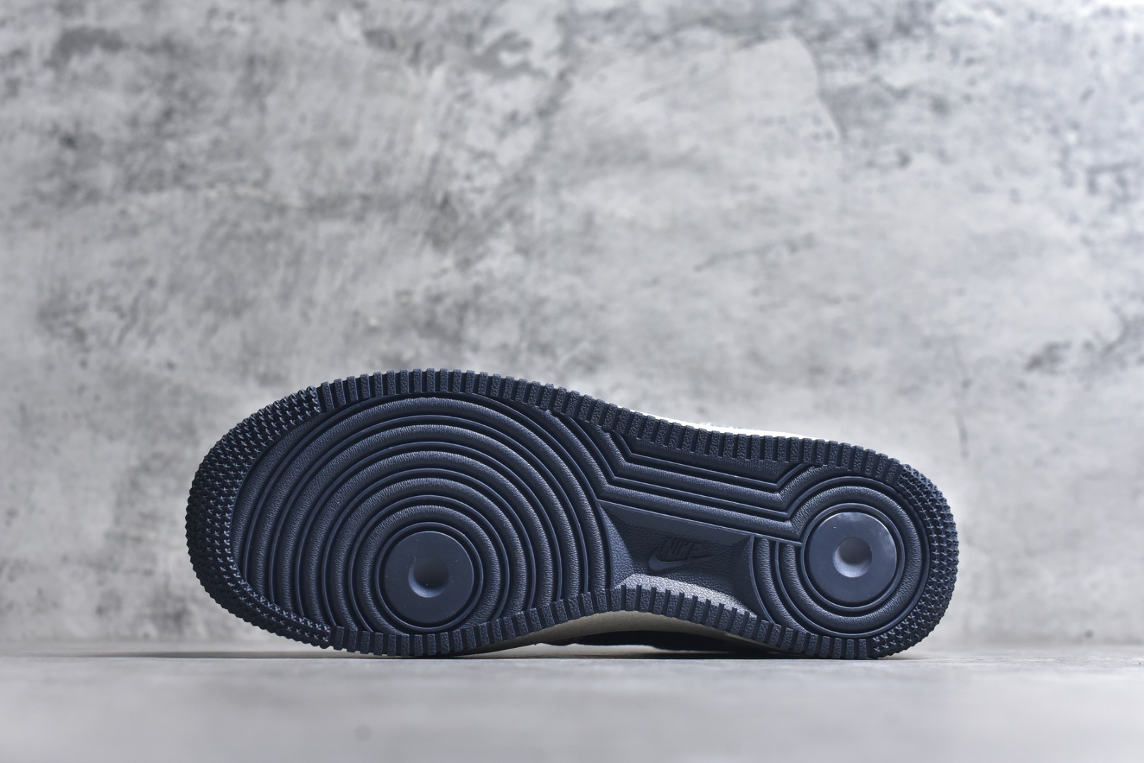 图片[6]-#海外限量发售！公司级NIke Air Force 1 \’07 Low “北面联名”空军一号 低帮 运动鞋 休闲鞋 折边针车 工艺难度大 原楦头原纸板 原装鞋盒 定制五金配件 内置全掌气垫 原厂鞋底 货号：QY6818-523 尺码：36 36.5 37.5 38 38.5 39 40 40.5 41 42 42.5 43 44 44.5 45-选品中心