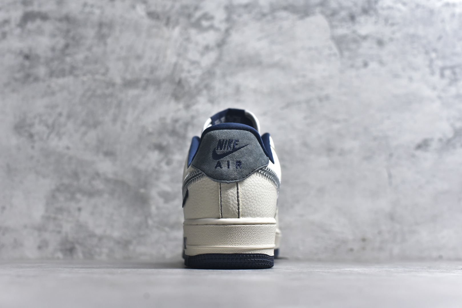 图片[5]-#海外限量发售！公司级NIke Air Force 1 \’07 Low “北面联名”空军一号 低帮 运动鞋 休闲鞋 折边针车 工艺难度大 原楦头原纸板 原装鞋盒 定制五金配件 内置全掌气垫 原厂鞋底 货号：QY6818-523 尺码：36 36.5 37.5 38 38.5 39 40 40.5 41 42 42.5 43 44 44.5 45-选品中心