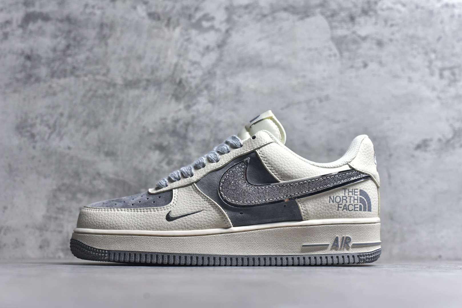 #海外限量发售！公司级NIke Air Force 1 \'07 Low “北面联名”空军一号 低帮 运动鞋 休闲鞋 折边针车 工艺难度大 原楦头原纸板 原装鞋盒 定制五金配件 内置全掌气垫 原厂鞋底 货号：QY6818-524 尺码：36 36.5 37.5 38 38.5 39 40 40.5 41 42 42.5 43 44 44.5 45-选品中心
