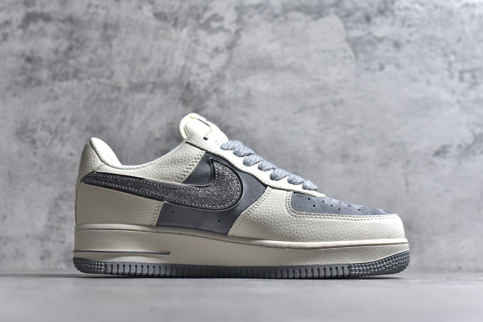 图片[3]-#海外限量发售！公司级NIke Air Force 1 \’07 Low “北面联名”空军一号 低帮 运动鞋 休闲鞋 折边针车 工艺难度大 原楦头原纸板 原装鞋盒 定制五金配件 内置全掌气垫 原厂鞋底 货号：QY6818-524 尺码：36 36.5 37.5 38 38.5 39 40 40.5 41 42 42.5 43 44 44.5 45-选品中心