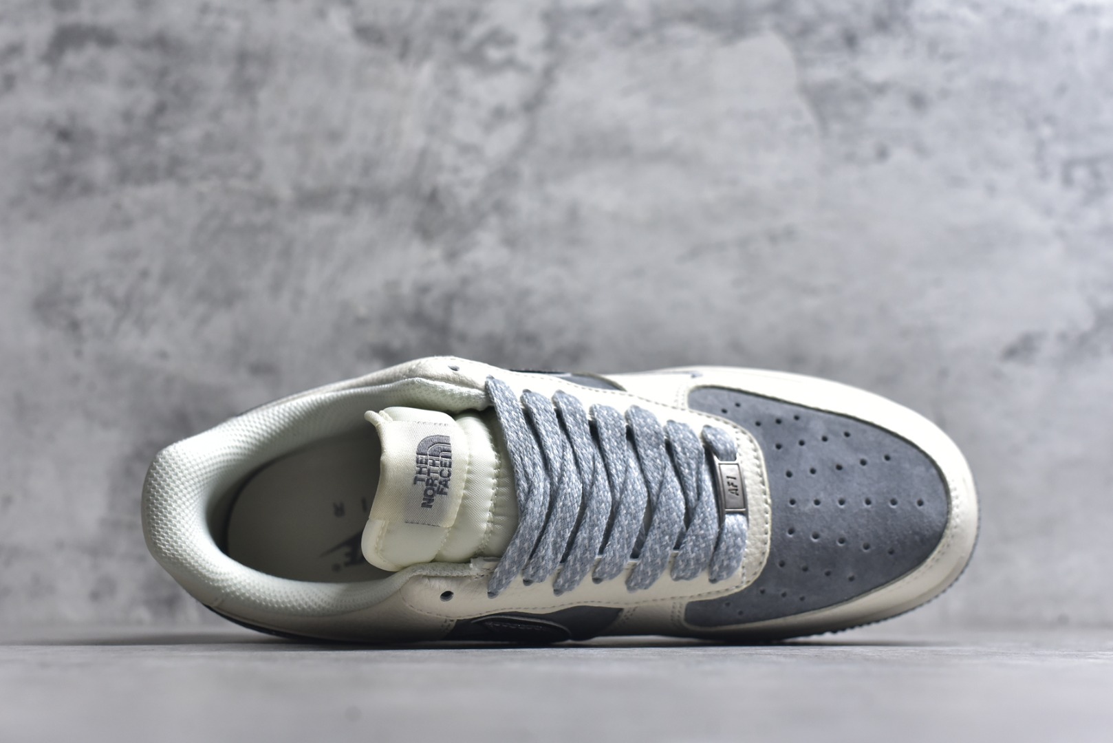 图片[4]-#海外限量发售！公司级NIke Air Force 1 \’07 Low “北面联名”空军一号 低帮 运动鞋 休闲鞋 折边针车 工艺难度大 原楦头原纸板 原装鞋盒 定制五金配件 内置全掌气垫 原厂鞋底 货号：QY6818-524 尺码：36 36.5 37.5 38 38.5 39 40 40.5 41 42 42.5 43 44 44.5 45-选品中心