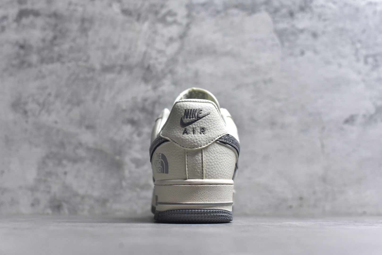 图片[5]-#海外限量发售！公司级NIke Air Force 1 \’07 Low “北面联名”空军一号 低帮 运动鞋 休闲鞋 折边针车 工艺难度大 原楦头原纸板 原装鞋盒 定制五金配件 内置全掌气垫 原厂鞋底 货号：QY6818-524 尺码：36 36.5 37.5 38 38.5 39 40 40.5 41 42 42.5 43 44 44.5 45-选品中心