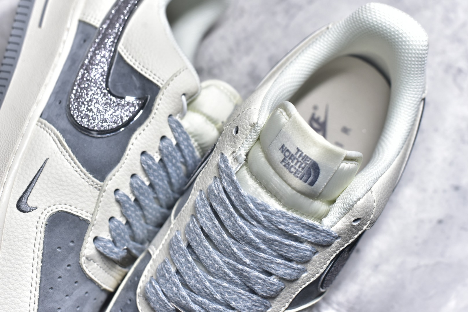 图片[9]-#海外限量发售！公司级NIke Air Force 1 \’07 Low “北面联名”空军一号 低帮 运动鞋 休闲鞋 折边针车 工艺难度大 原楦头原纸板 原装鞋盒 定制五金配件 内置全掌气垫 原厂鞋底 货号：QY6818-524 尺码：36 36.5 37.5 38 38.5 39 40 40.5 41 42 42.5 43 44 44.5 45-选品中心