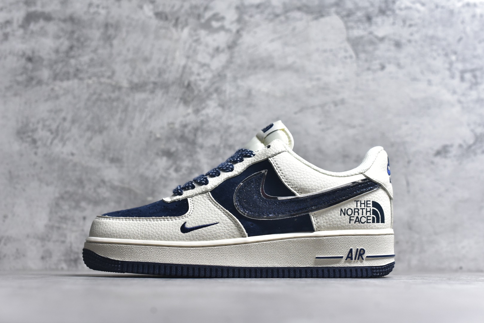 #海外限量发售！公司级NIke Air Force 1 \'07 Low “北面联名”空军一号 低帮 运动鞋 休闲鞋 折边针车 工艺难度大 原楦头原纸板 原装鞋盒 定制五金配件 内置全掌气垫 原厂鞋底 货号：QY6818-523 尺码：36 36.5 37.5 38 38.5 39 40 40.5 41 42 42.5 43 44 44.5 45-选品中心