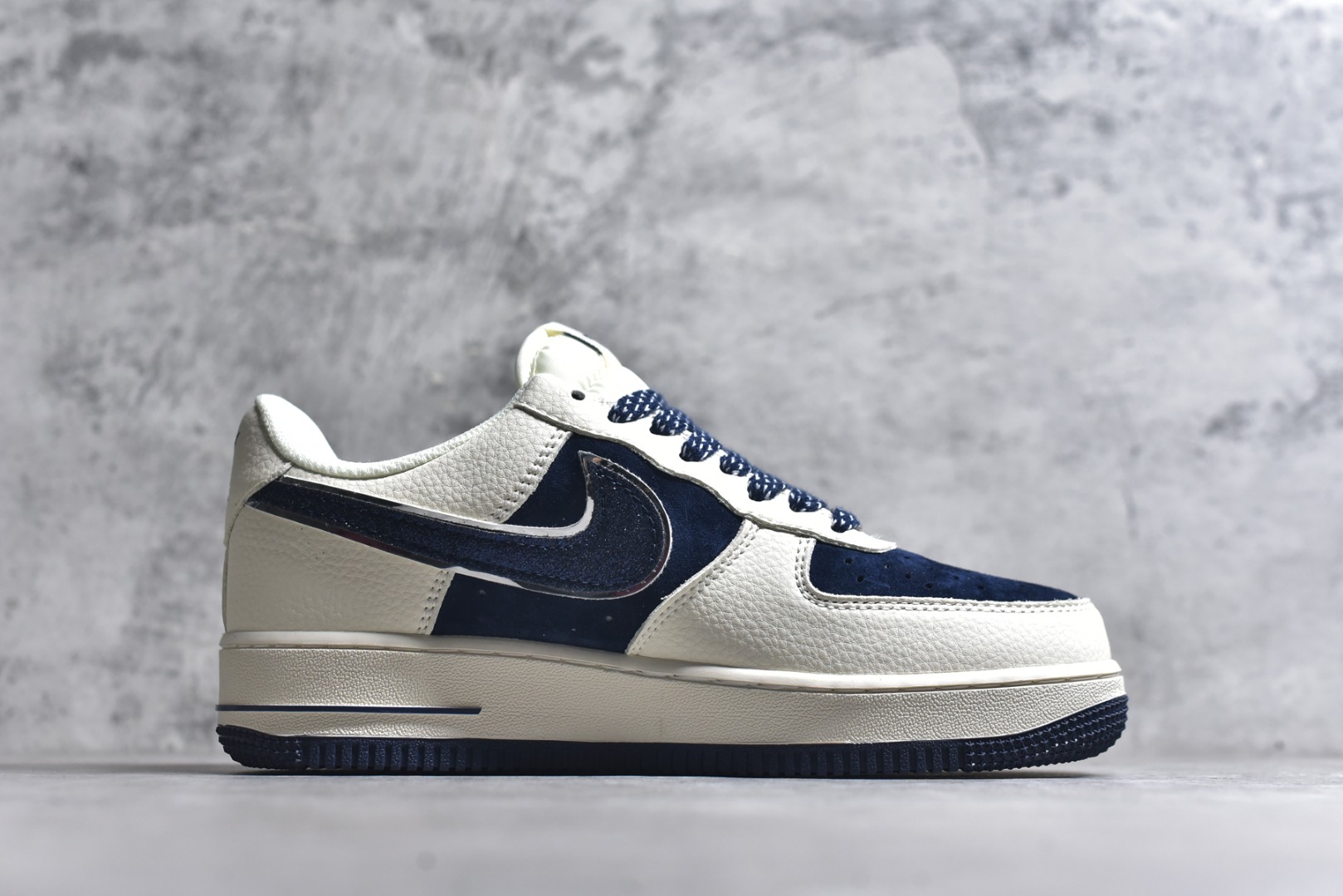 图片[3]-#海外限量发售！公司级NIke Air Force 1 \’07 Low “北面联名”空军一号 低帮 运动鞋 休闲鞋 折边针车 工艺难度大 原楦头原纸板 原装鞋盒 定制五金配件 内置全掌气垫 原厂鞋底 货号：QY6818-523 尺码：36 36.5 37.5 38 38.5 39 40 40.5 41 42 42.5 43 44 44.5 45-选品中心