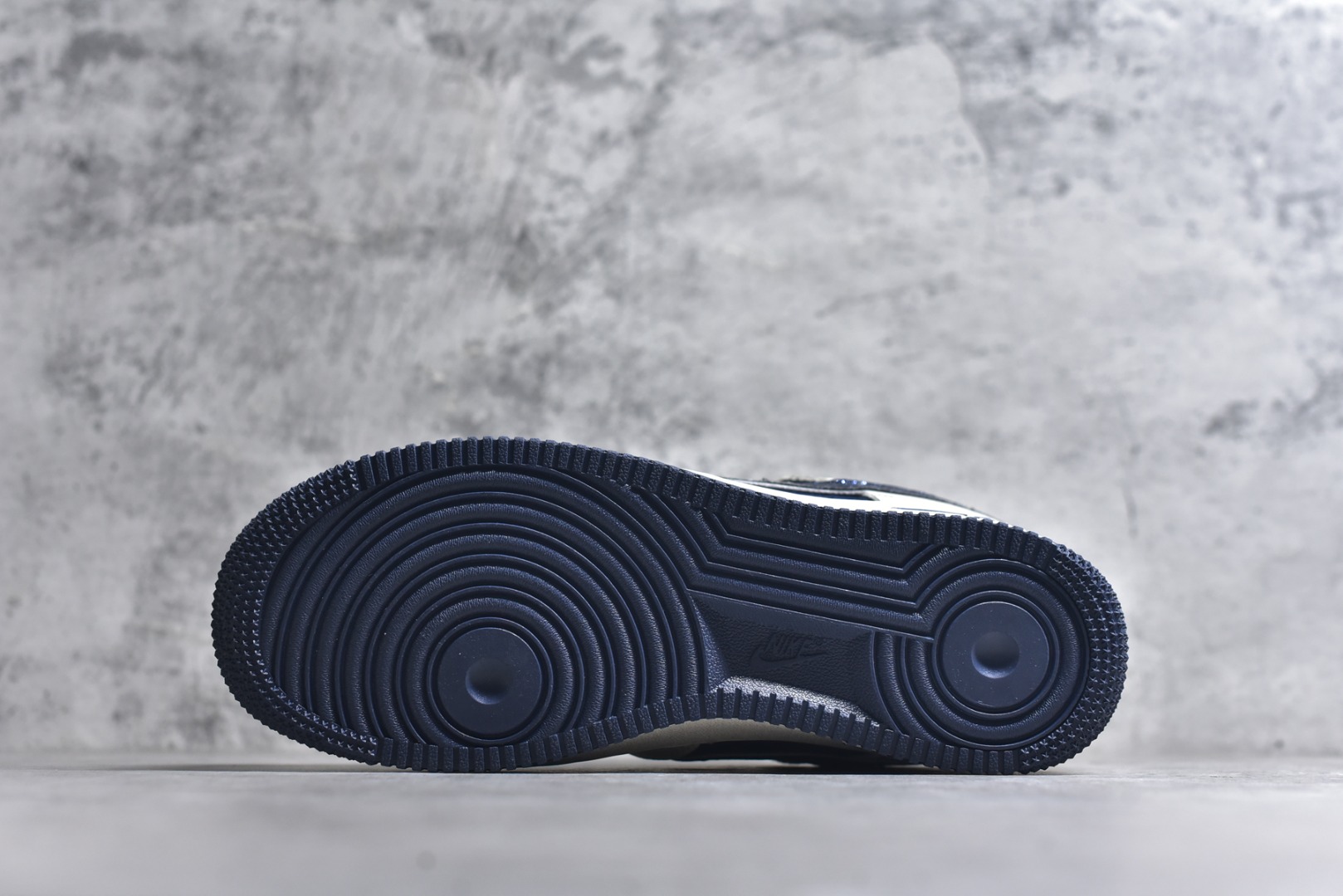 图片[6]-#海外限量发售！公司级NIke Air Force 1 \’07 Low “北面联名”空军一号 低帮 运动鞋 休闲鞋 折边针车 工艺难度大 原楦头原纸板 原装鞋盒 定制五金配件 内置全掌气垫 原厂鞋底 货号：QY6818-523 尺码：36 36.5 37.5 38 38.5 39 40 40.5 41 42 42.5 43 44 44.5 45-选品中心