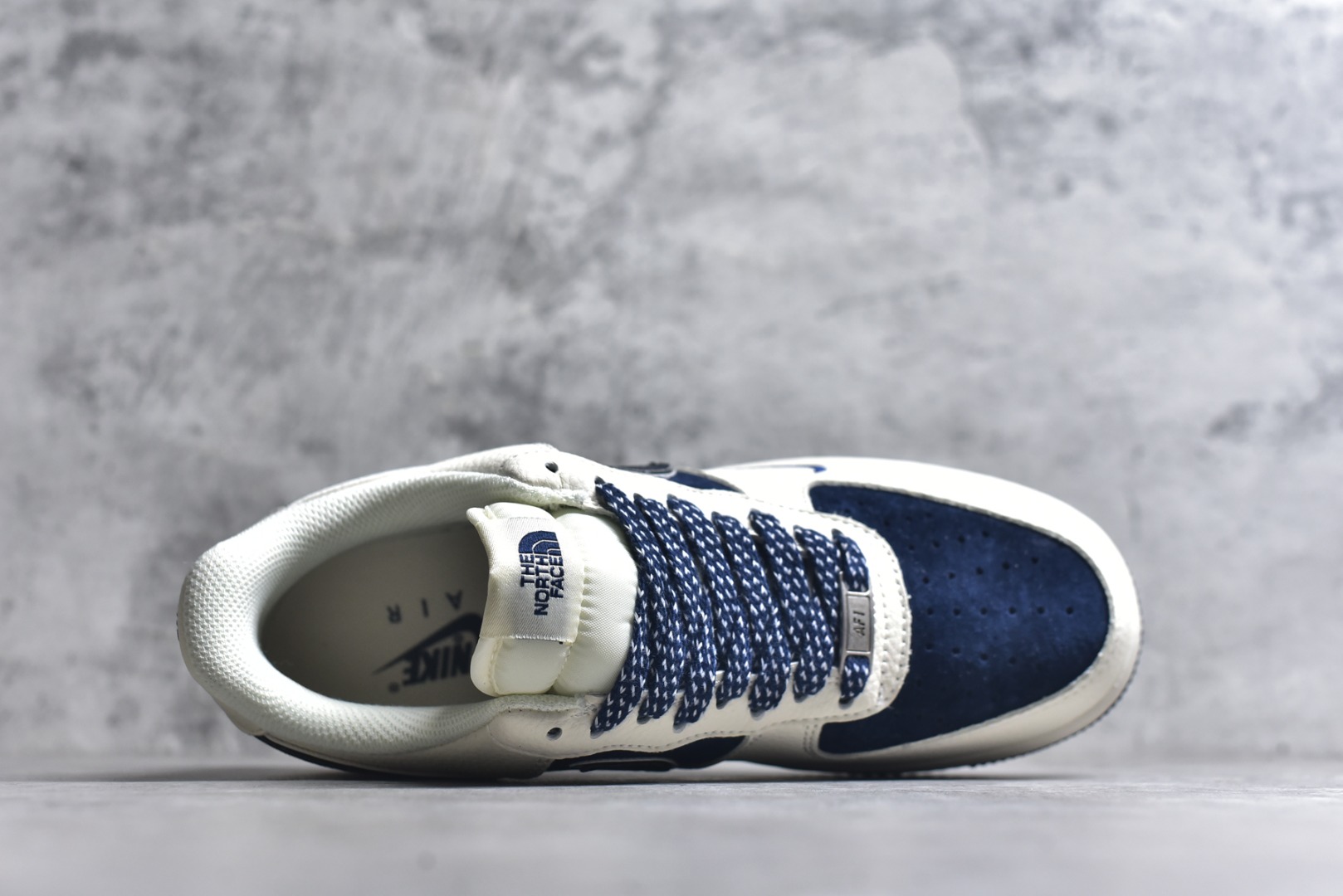 图片[4]-#海外限量发售！公司级NIke Air Force 1 \’07 Low “北面联名”空军一号 低帮 运动鞋 休闲鞋 折边针车 工艺难度大 原楦头原纸板 原装鞋盒 定制五金配件 内置全掌气垫 原厂鞋底 货号：QY6818-523 尺码：36 36.5 37.5 38 38.5 39 40 40.5 41 42 42.5 43 44 44.5 45-选品中心