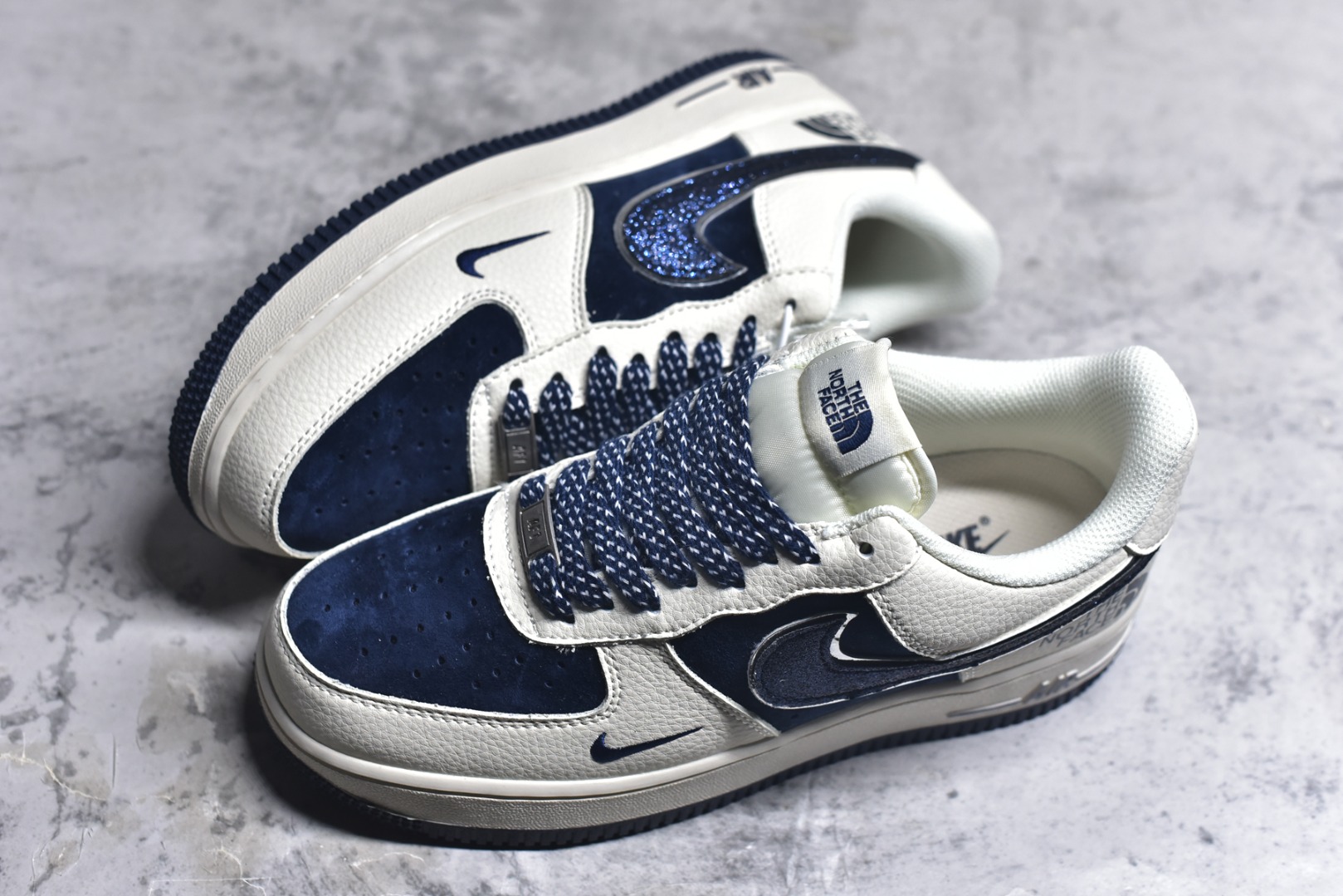 图片[7]-#海外限量发售！公司级NIke Air Force 1 \’07 Low “北面联名”空军一号 低帮 运动鞋 休闲鞋 折边针车 工艺难度大 原楦头原纸板 原装鞋盒 定制五金配件 内置全掌气垫 原厂鞋底 货号：QY6818-523 尺码：36 36.5 37.5 38 38.5 39 40 40.5 41 42 42.5 43 44 44.5 45-选品中心