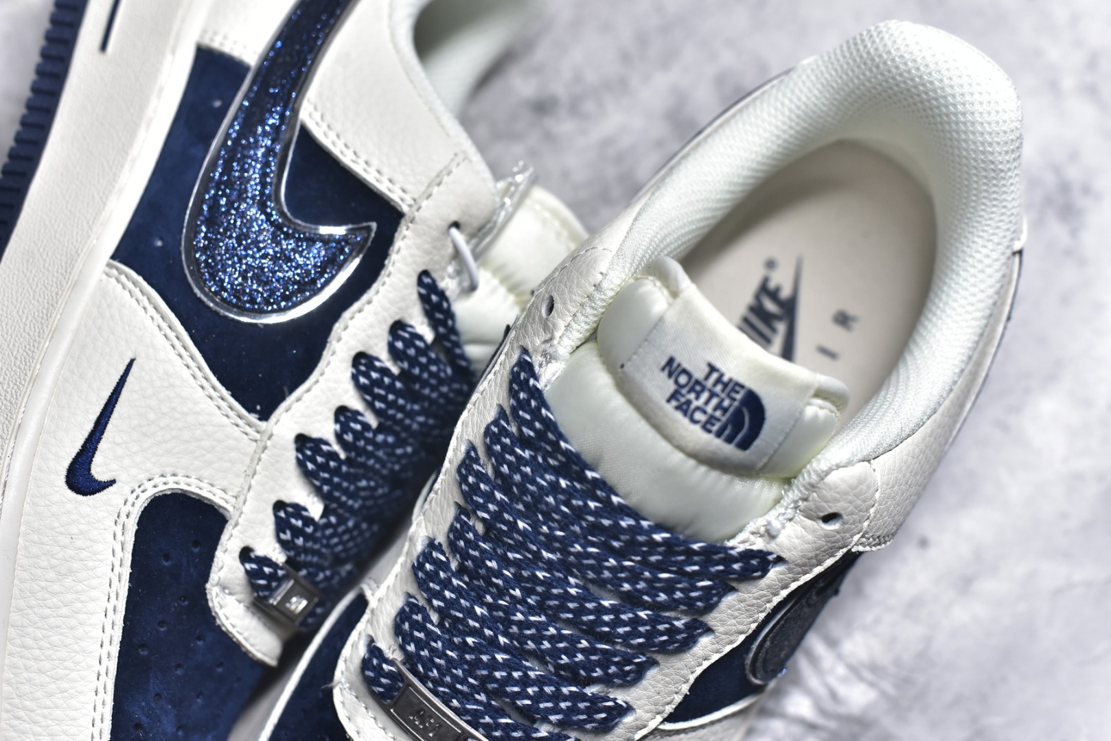 图片[9]-#海外限量发售！公司级NIke Air Force 1 \’07 Low “北面联名”空军一号 低帮 运动鞋 休闲鞋 折边针车 工艺难度大 原楦头原纸板 原装鞋盒 定制五金配件 内置全掌气垫 原厂鞋底 货号：QY6818-523 尺码：36 36.5 37.5 38 38.5 39 40 40.5 41 42 42.5 43 44 44.5 45-选品中心