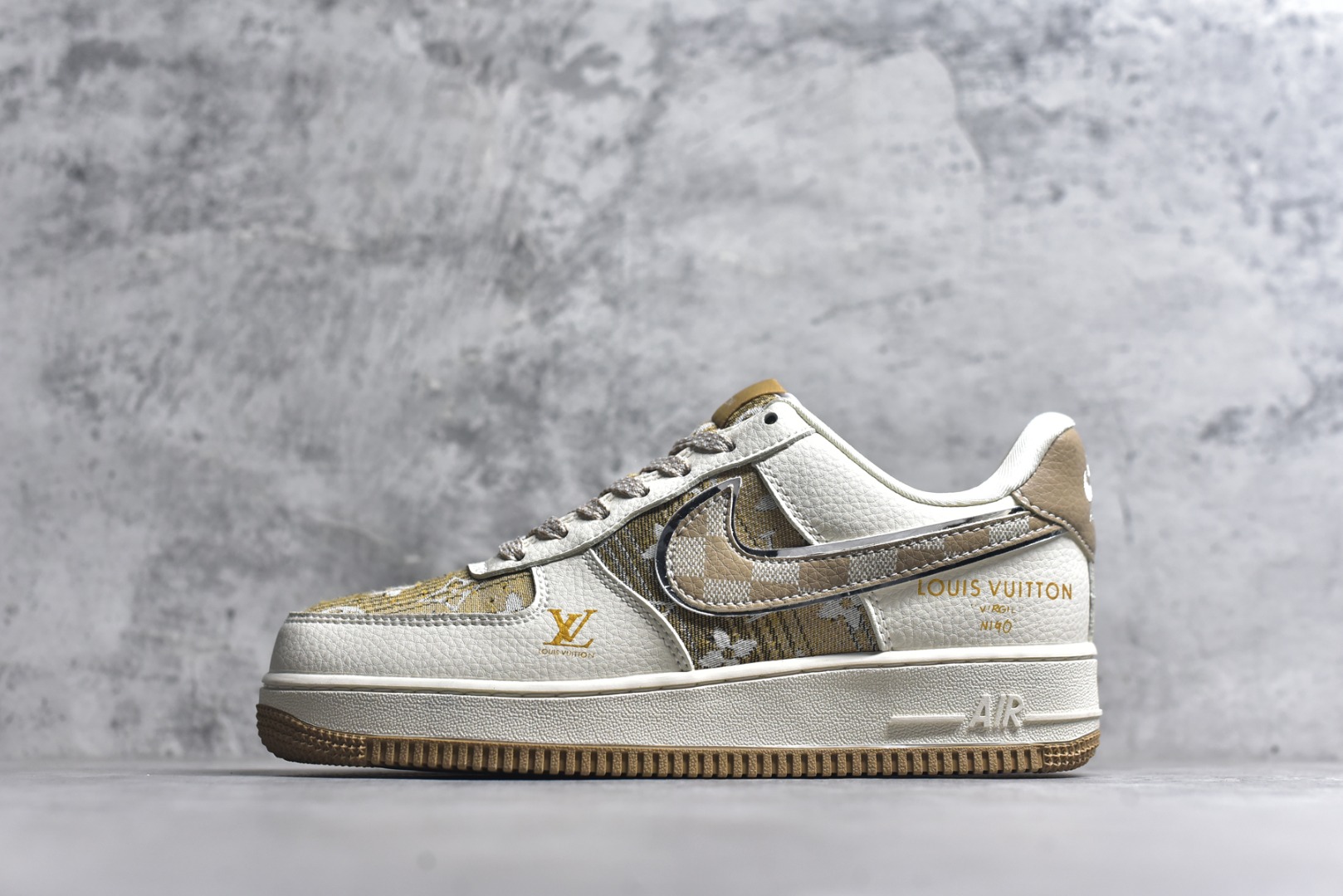 #Stussy x Air Force 1 Low LV联名 原楦头原纸板 打造纯正空军版型 #专注外贸渠道 全掌内置蜂窝气垫 #原盒配件 原厂中底钢印、拉帮完美 官方同步上架 货号：XL1979-107 尺码：36 36.5 37.5 38 38.5 39 40 40.5 41 42 42.5 43 44 44.5 45-选品中心