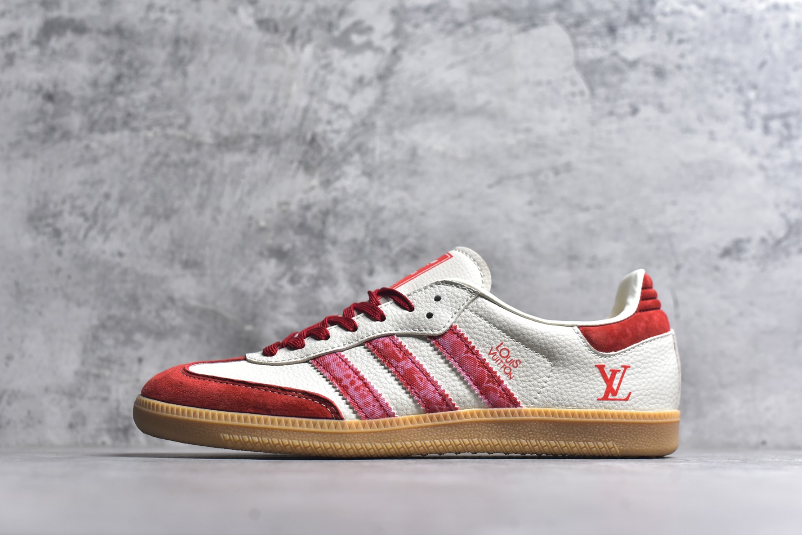 #独家实拍✨Adidas SAMBA OG 德训鞋 高端定制桑巴系列 大厂纯原品质出货 超高清洁度 细节完美 舒适百搭 低帮休闲板鞋 男女同款 货号：DX0008 尺码：36 36.5 37 38 38.5 39 40 40.5 41 42 42.5 43 44 44.5 45-选品中心