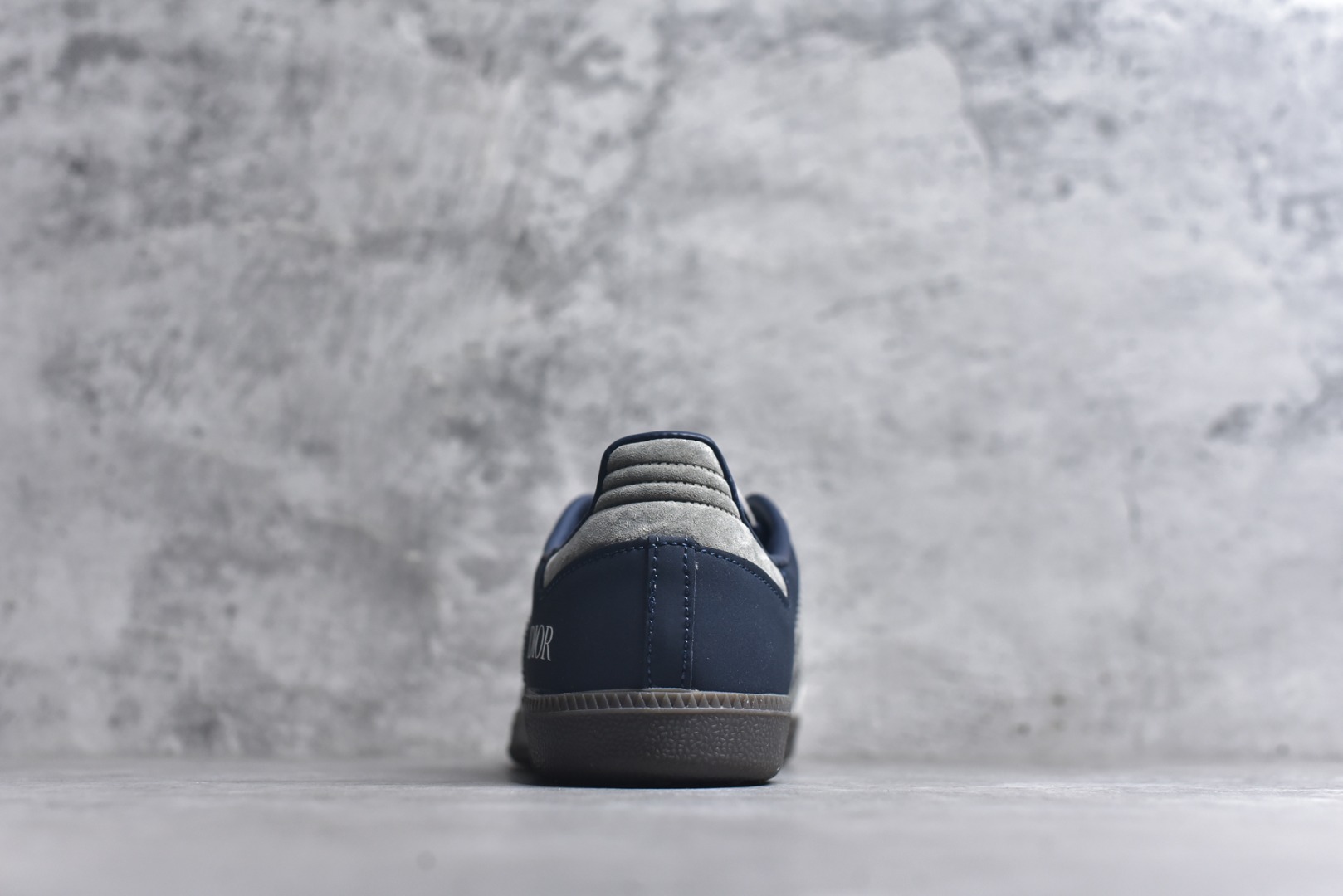 图片[5]-#独家实拍✨定制版Fendi x Ad Samba Og 定制配色 芬迪联名 阿迪桑巴系列徳训风低帮百搭休闲板鞋 DX0007 定制鞋盒 大厂流水作业生产 超高清洁度 皮料切割干净无任何毛边 细节完美 尺码：36 36.5 37.5 38 38.5 39 40 40.5 41 42 42.5 43 44 44.5 45-选品中心