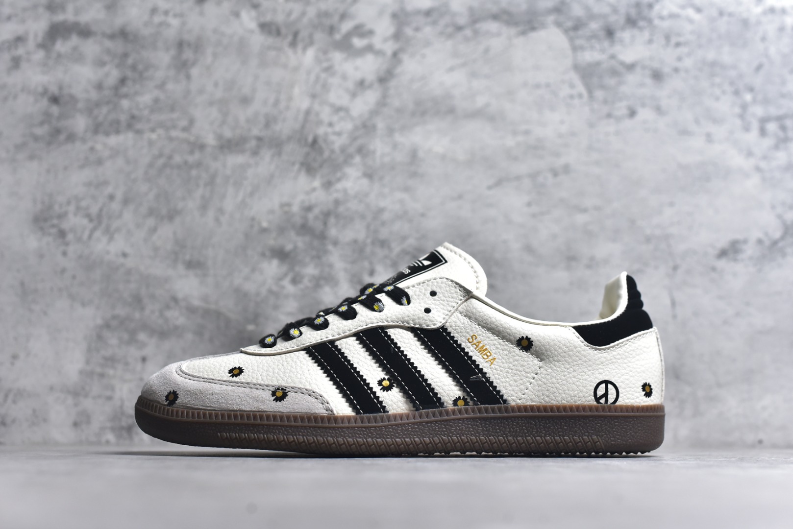 #独家实拍✨Adidas SAMBA OG 德训鞋 高端定制桑巴系列 大厂纯原品质出货 超高清洁度 细节完美 舒适百搭 低帮休闲板鞋 男女同款 货号：DX0005 尺码：36 36.5 37 38 38.5 39 40 40.5 41 42 42.5 43 44 44.5 45-选品中心