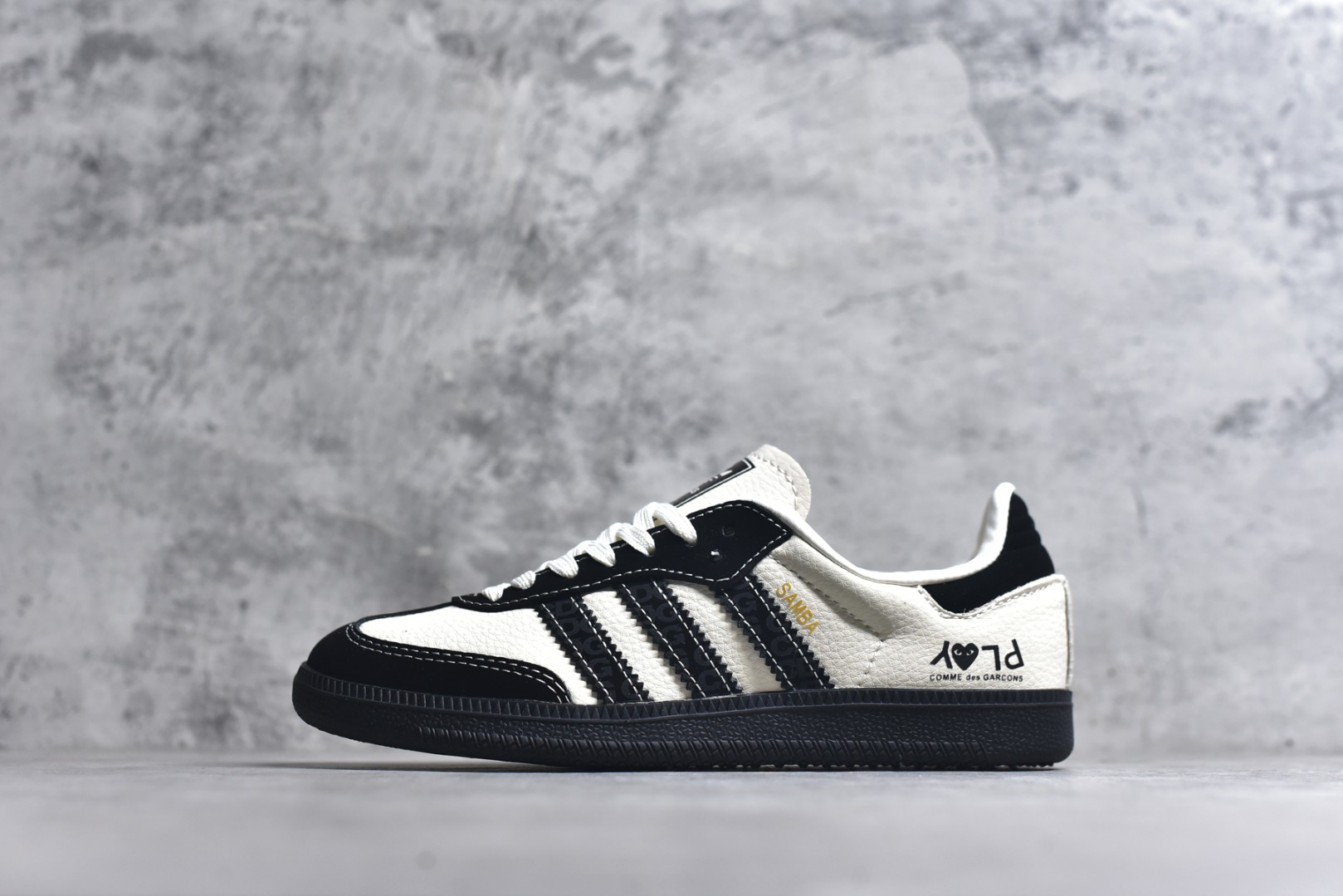 #独家实拍✨Adidas SAMBA OG 德训鞋 高端定制桑巴系列 大厂纯原品质出货 超高清洁度 细节完美 舒适百搭 低帮休闲板鞋 男女同款 货号：DX0006 尺码：36 36.5 37 38 38.5 39 40 40.5 41 42 42.5 43 44 44.5 45-选品中心