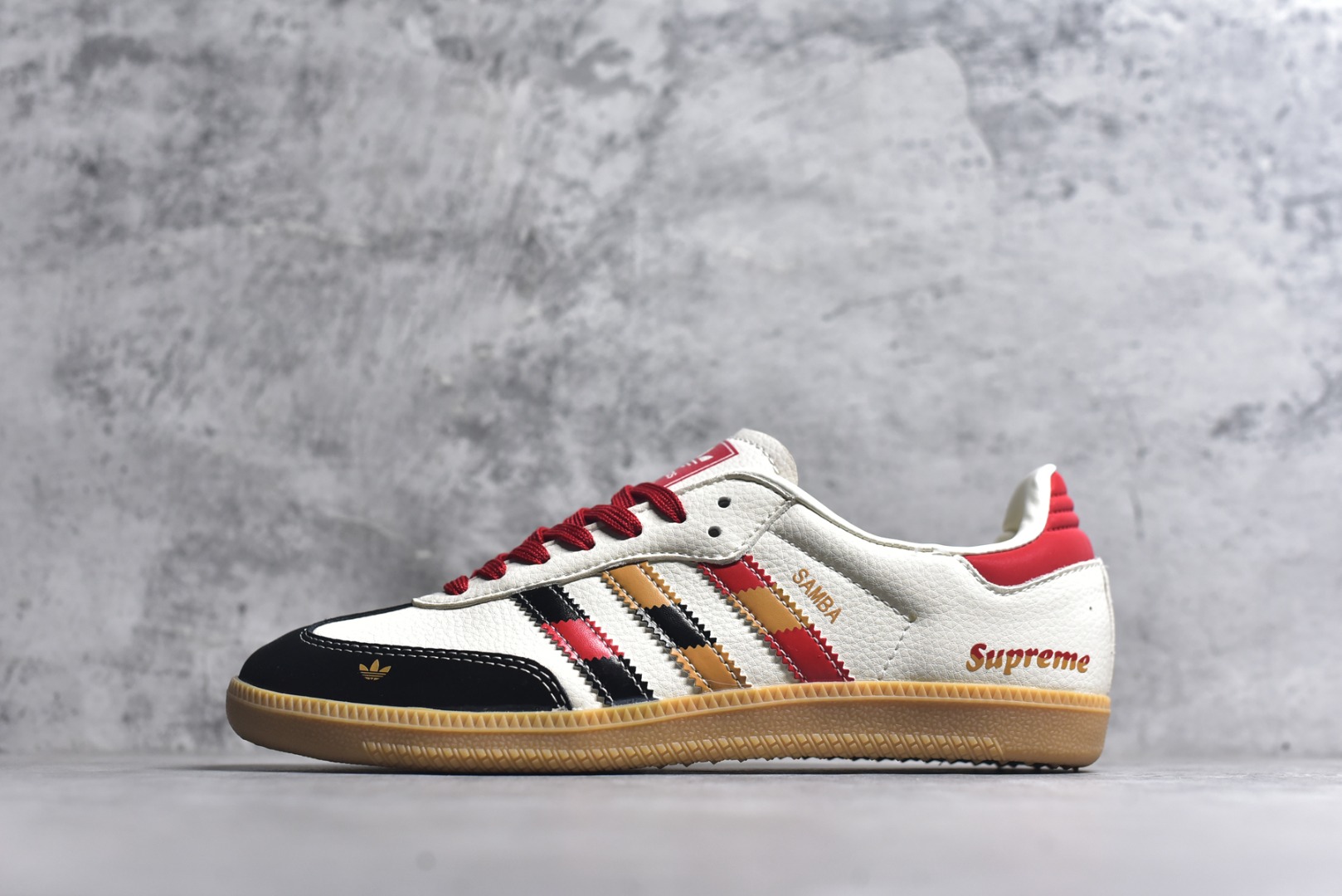 #独家实拍✨Adidas SAMBA OG 德训鞋 高端定制桑巴系列 大厂纯原品质出货 超高清洁度 细节完美 舒适百搭 低帮休闲板鞋 男女同款 货号：DX0004 尺码：36 36.5 37 38 38.5 39 40 40.5 41 42 42.5 43 44 44.5 45-选品中心