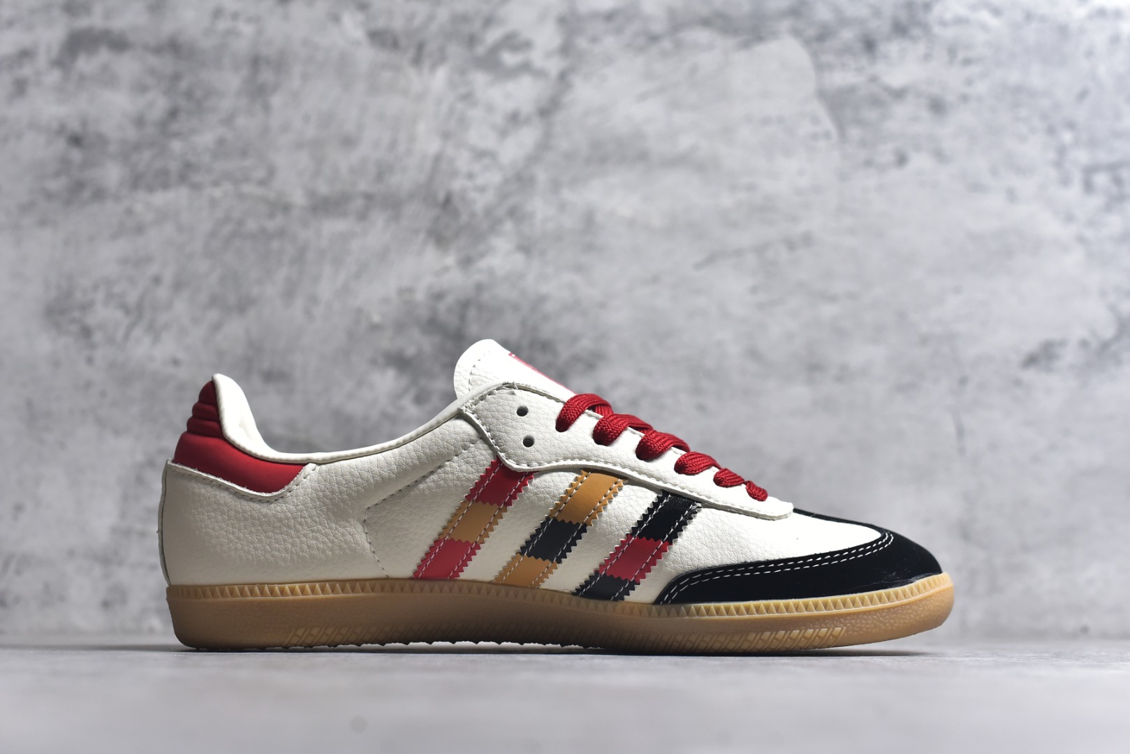 图片[3]-#独家实拍✨Adidas SAMBA OG 德训鞋 高端定制桑巴系列 大厂纯原品质出货 超高清洁度 细节完美 舒适百搭 低帮休闲板鞋 男女同款 货号：DX0004 尺码：36 36.5 37 38 38.5 39 40 40.5 41 42 42.5 43 44 44.5 45-选品中心